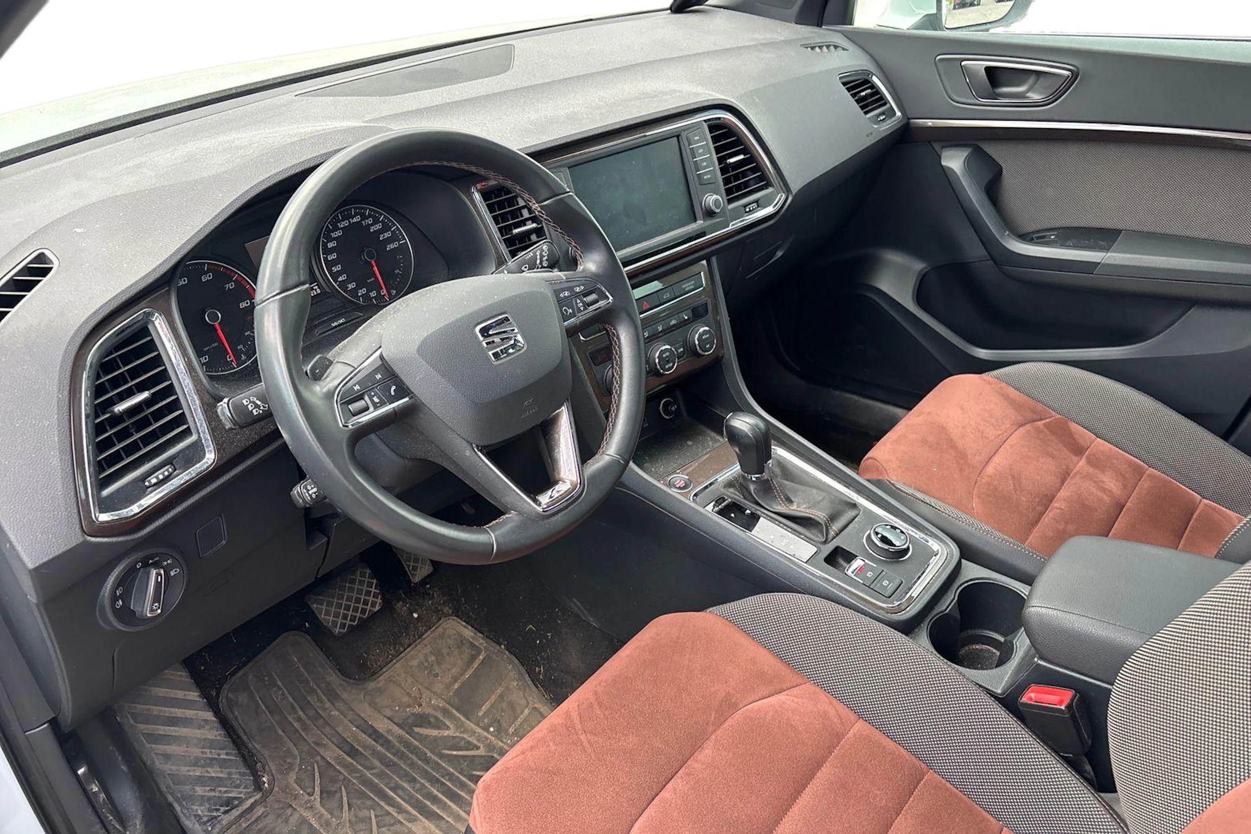 valkoinen SEAT Ateca 2018 kuva 3.