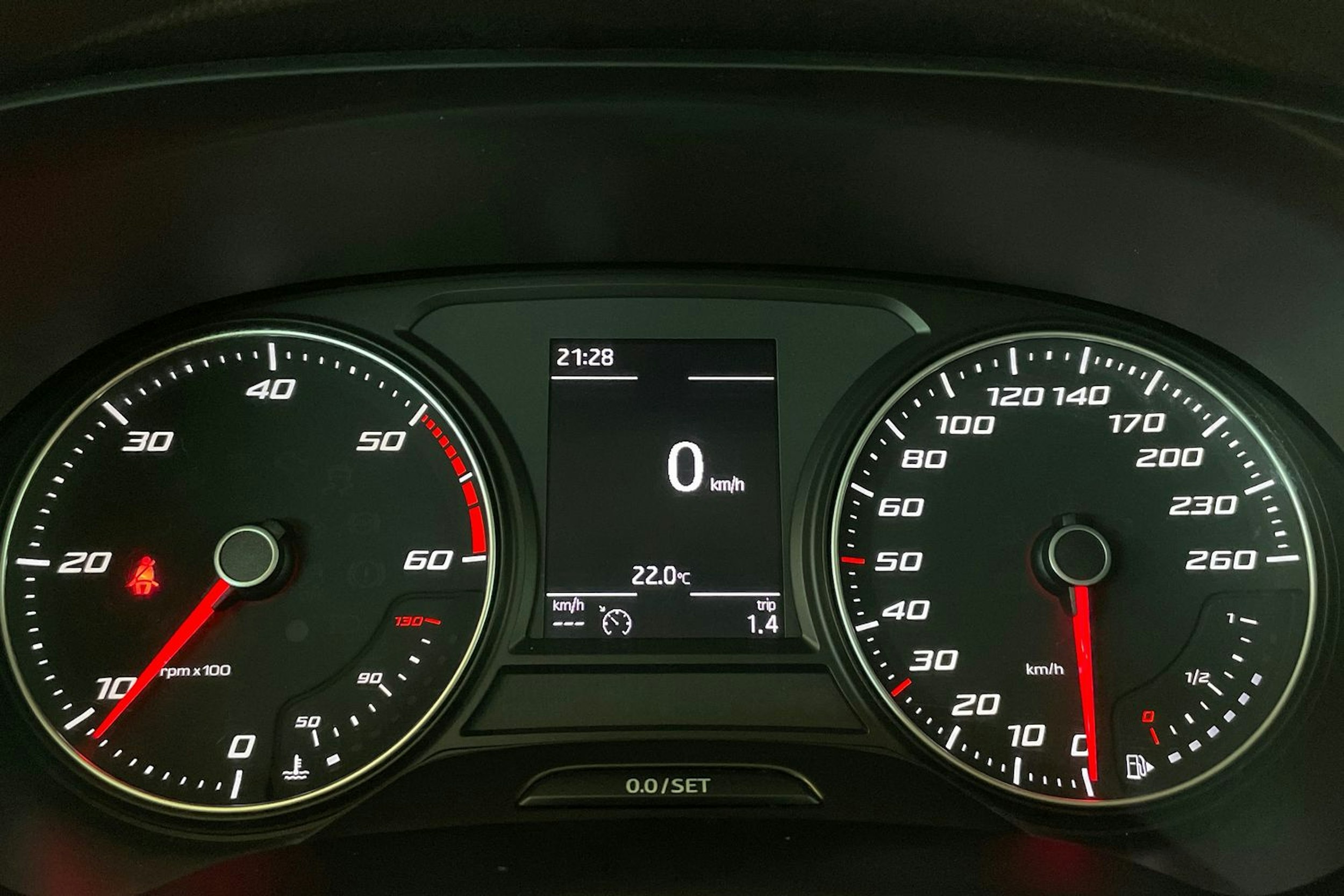 ruskea (beige) SEAT Ateca 2018 kuva 16.