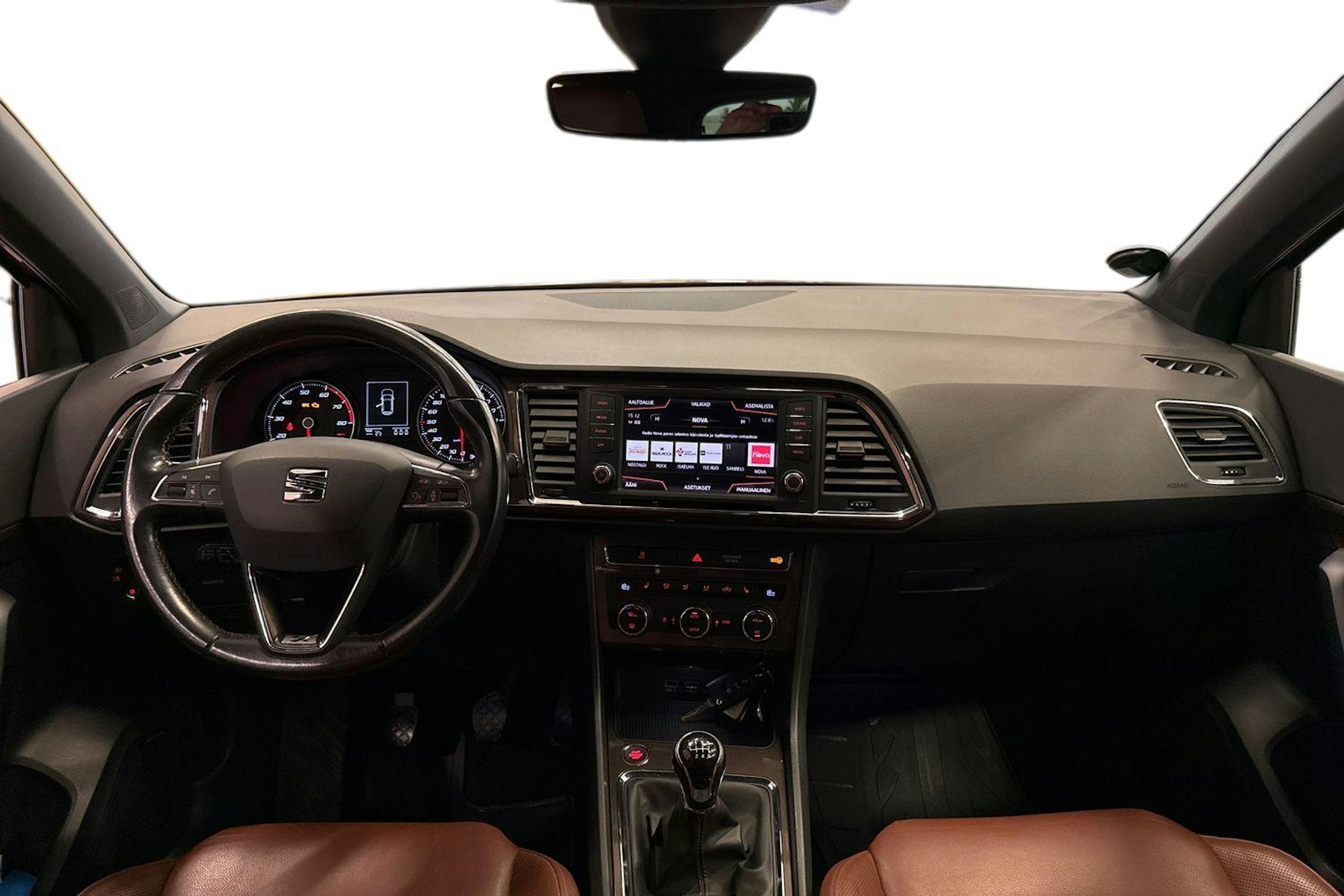 Oranssi SEAT Ateca 2018 kuva 9.