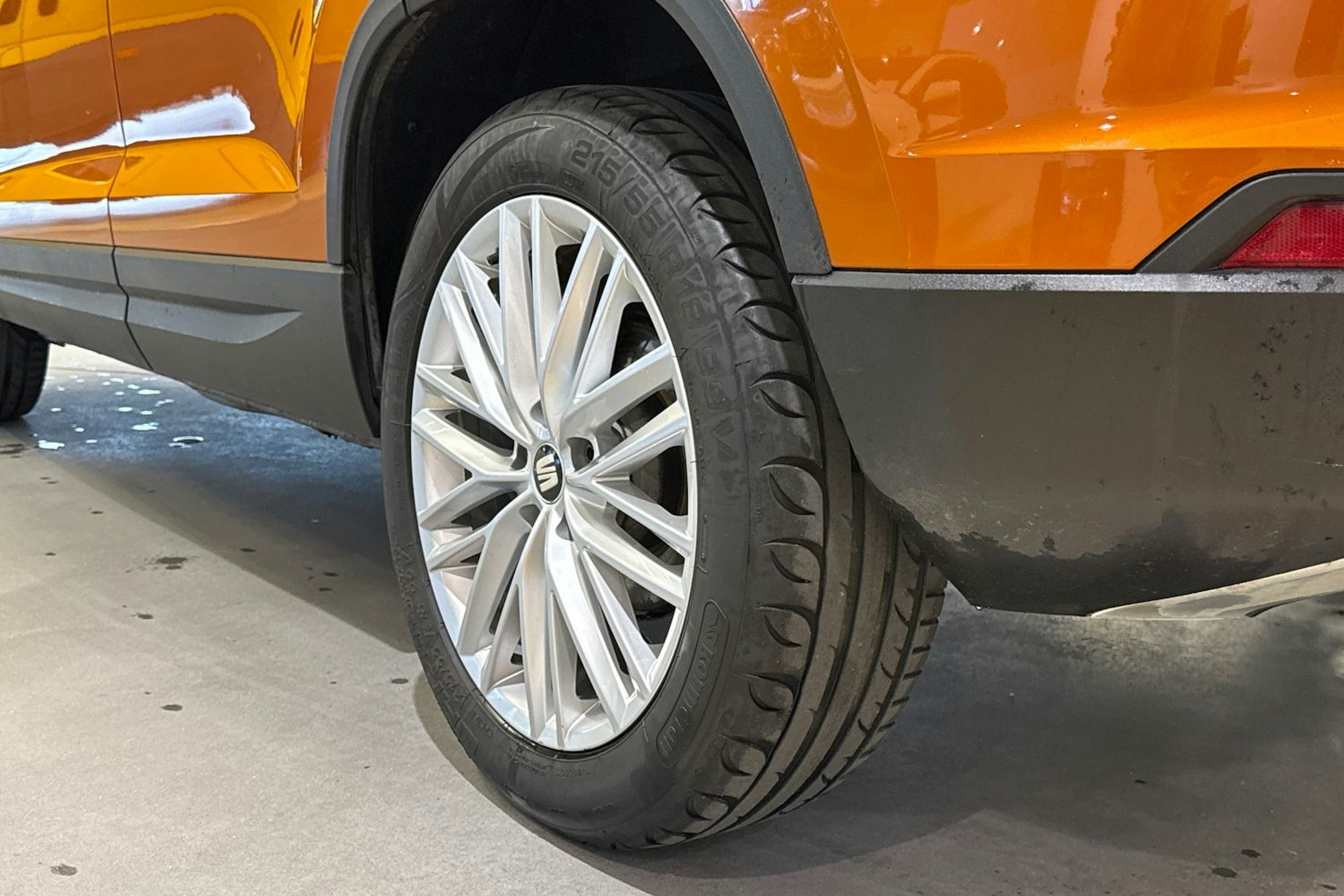 Oranssi SEAT Ateca 2018 kuva 13.