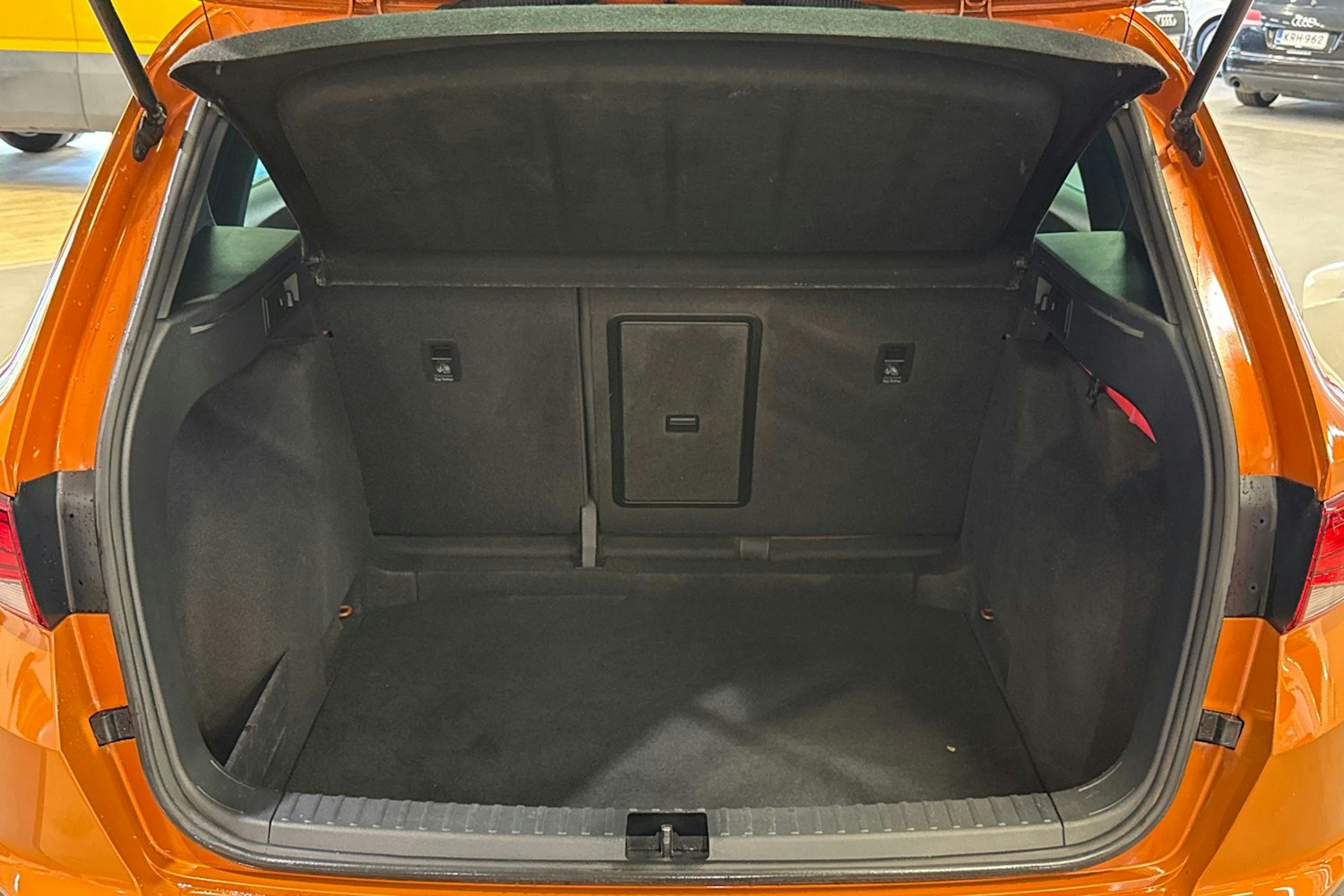 Oranssi SEAT Ateca 2018 kuva 14.