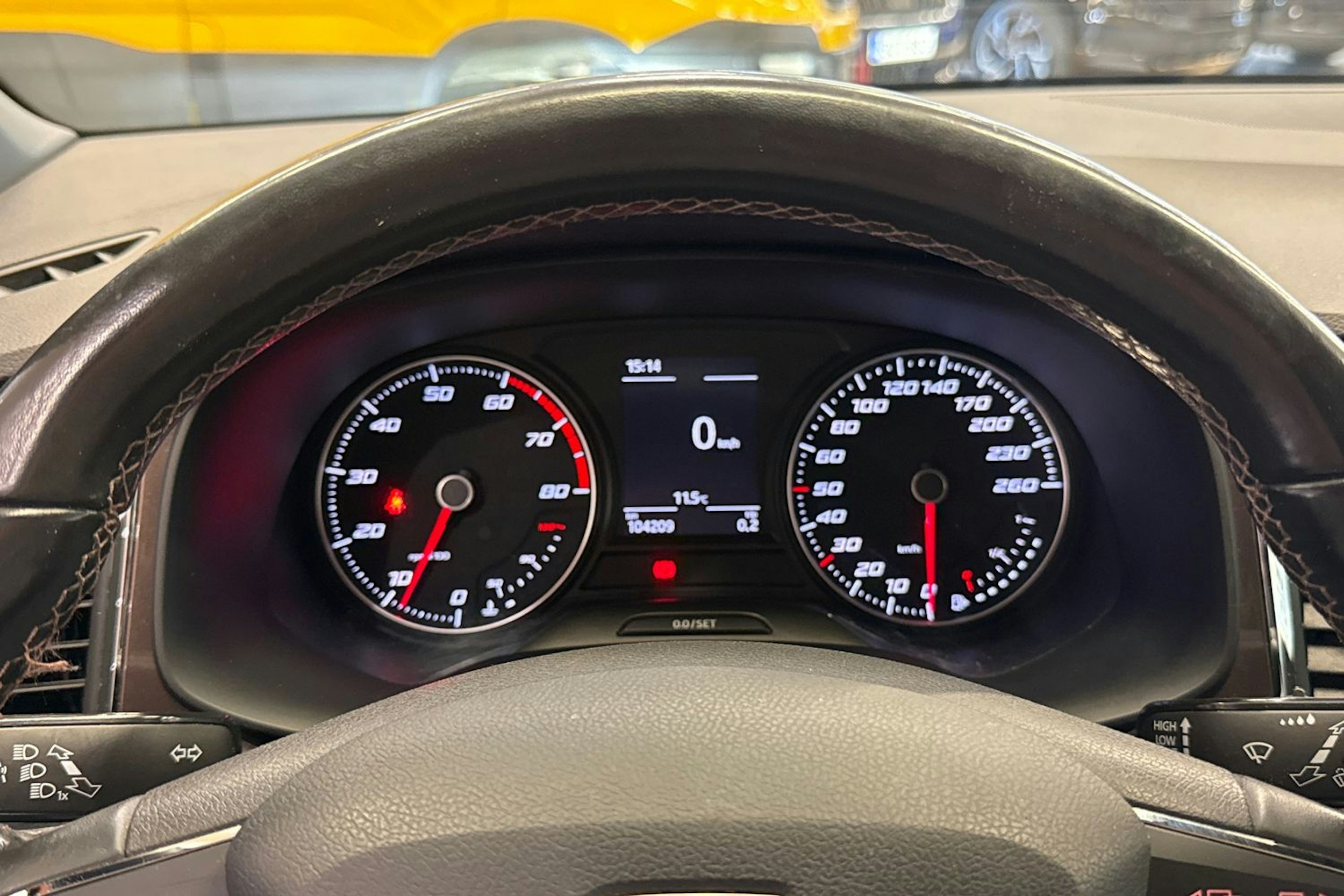 Oranssi SEAT Ateca 2018 kuva 15.