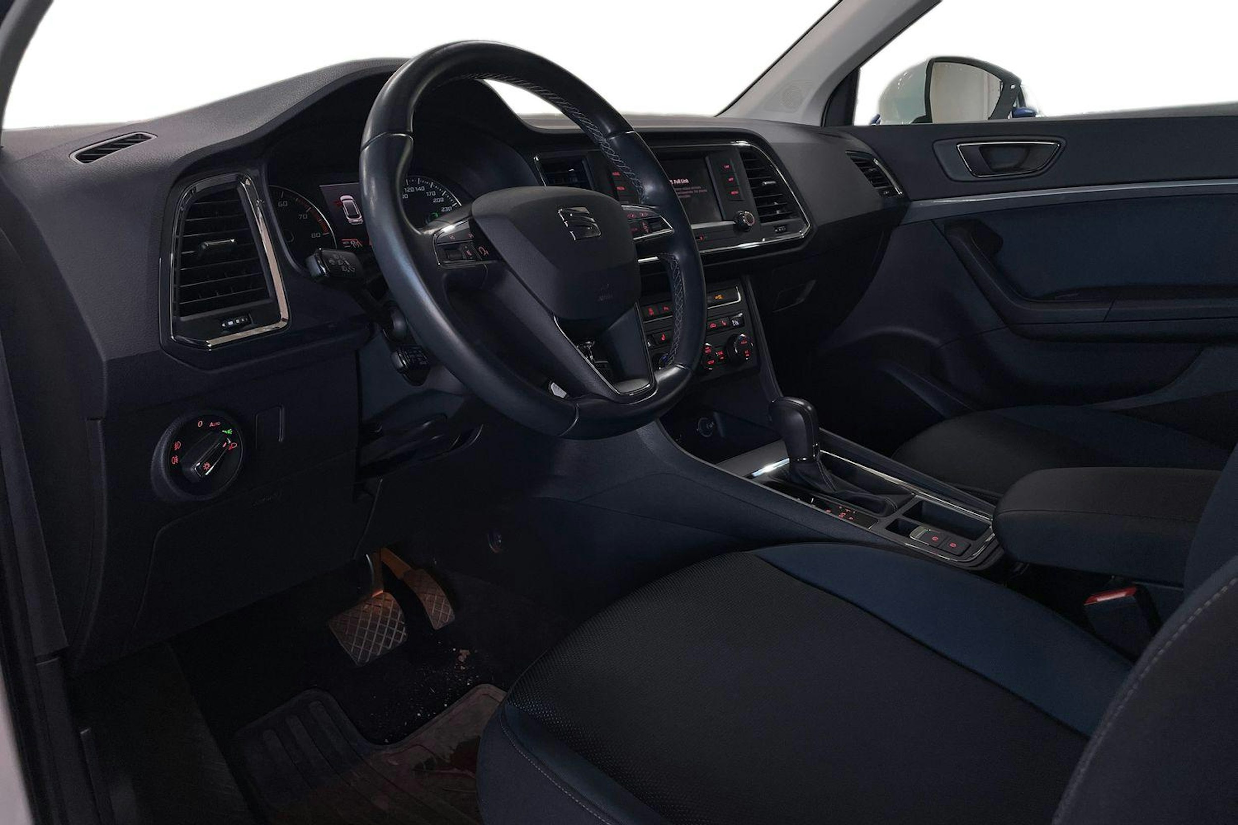 Valkoinen SEAT Ateca 2019 kuva 7.