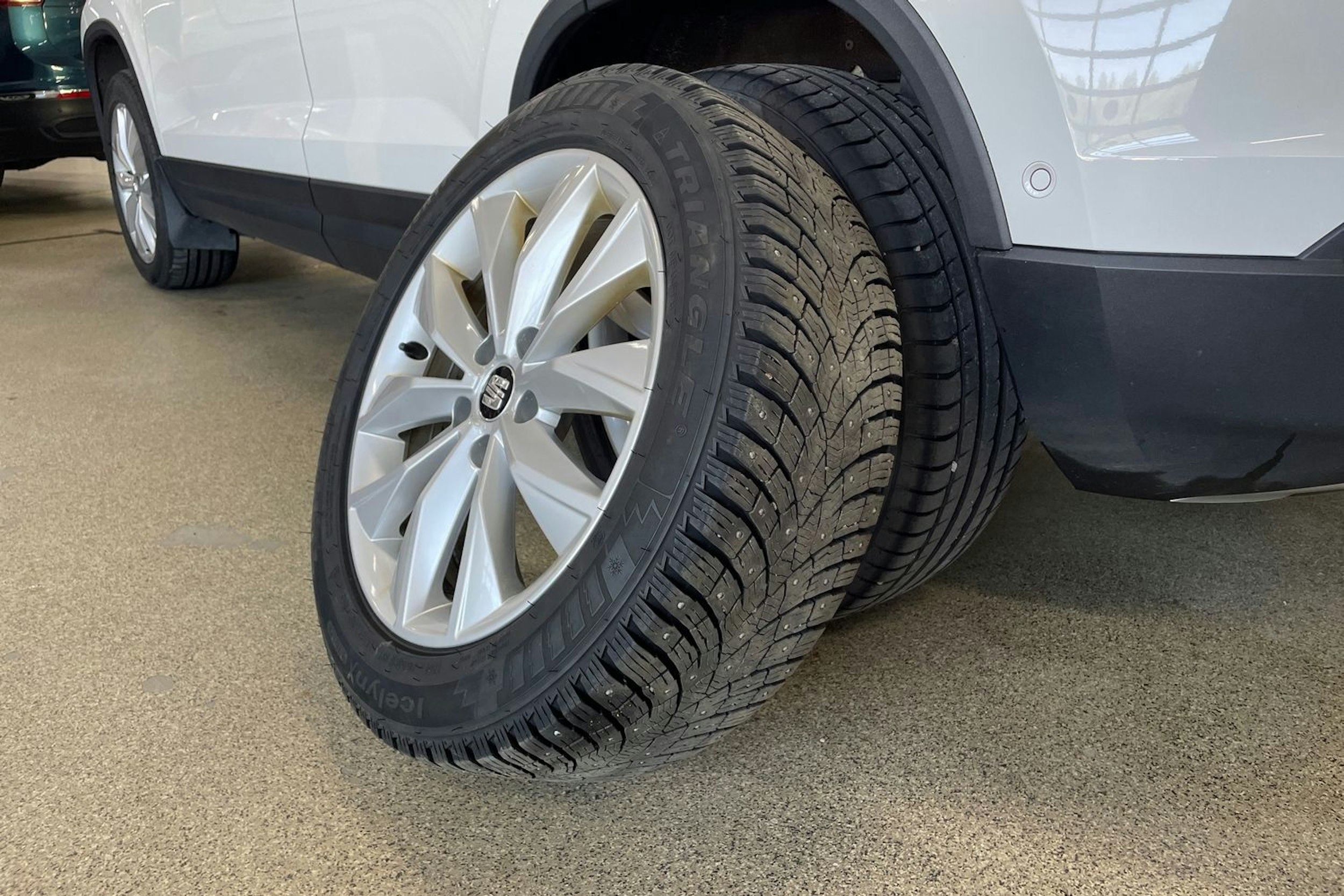 Valkoinen SEAT Ateca 2019 kuva 13.
