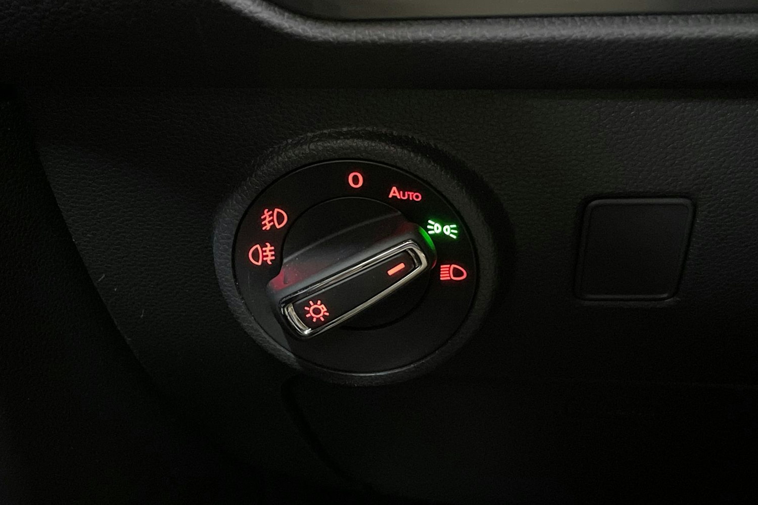 Valkoinen SEAT Ateca 2019 kuva 17.