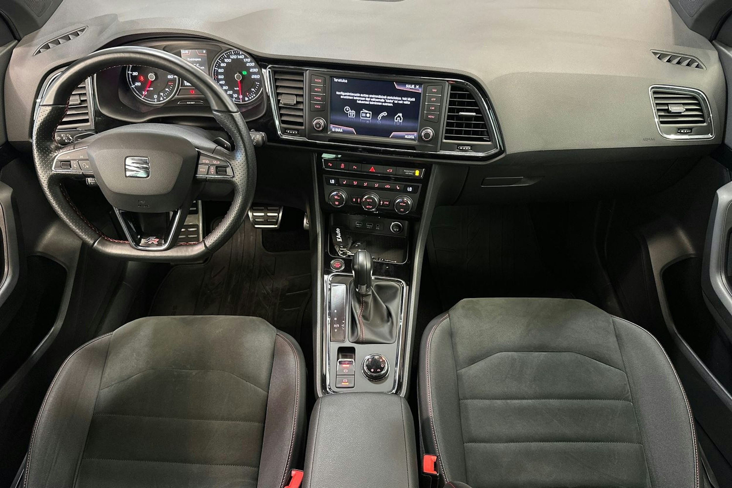 Punainen SEAT Ateca 2019 kuva 9.