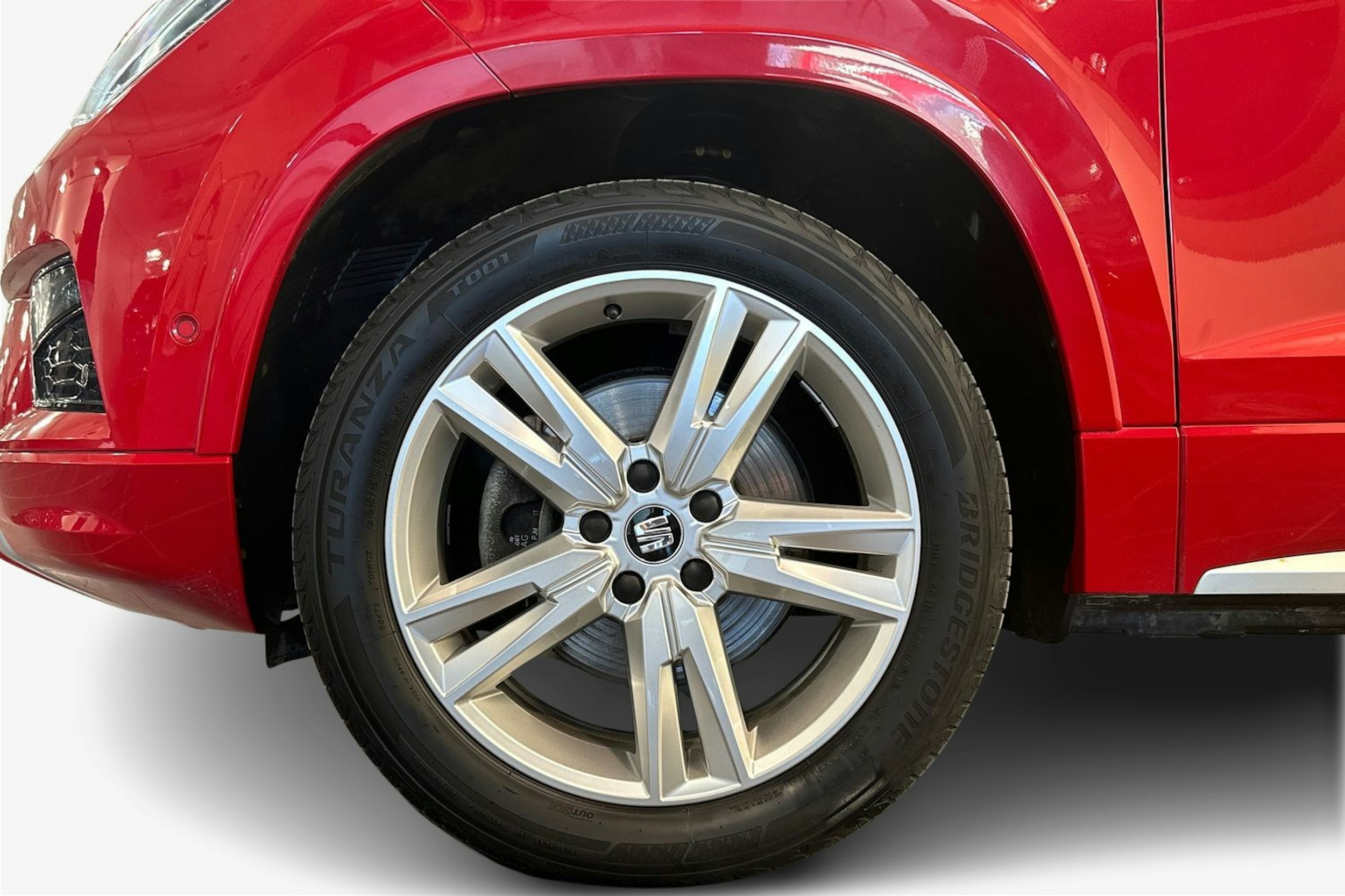 Punainen SEAT Ateca 2019 kuva 11.