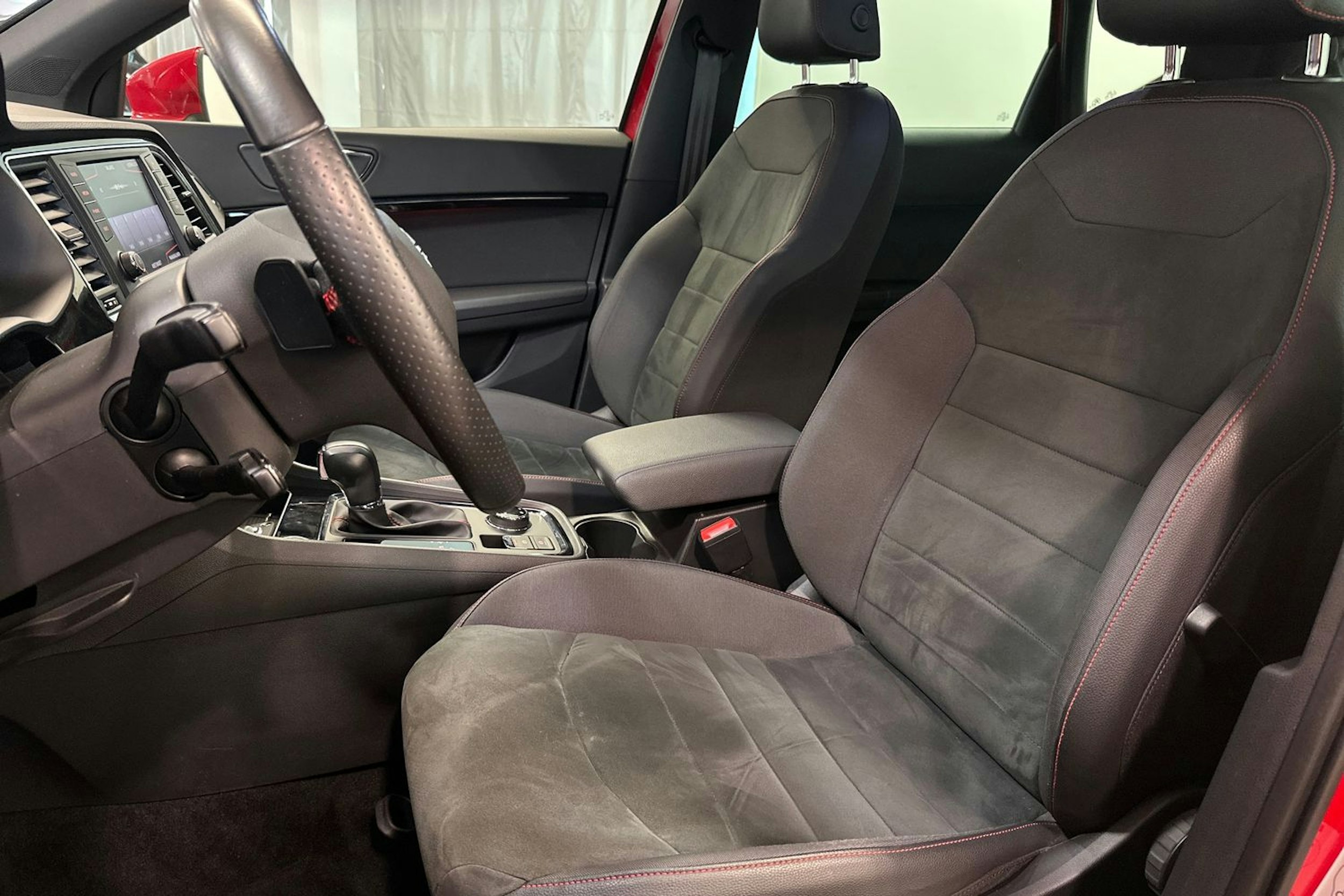 Punainen SEAT Ateca 2019 kuva 14.