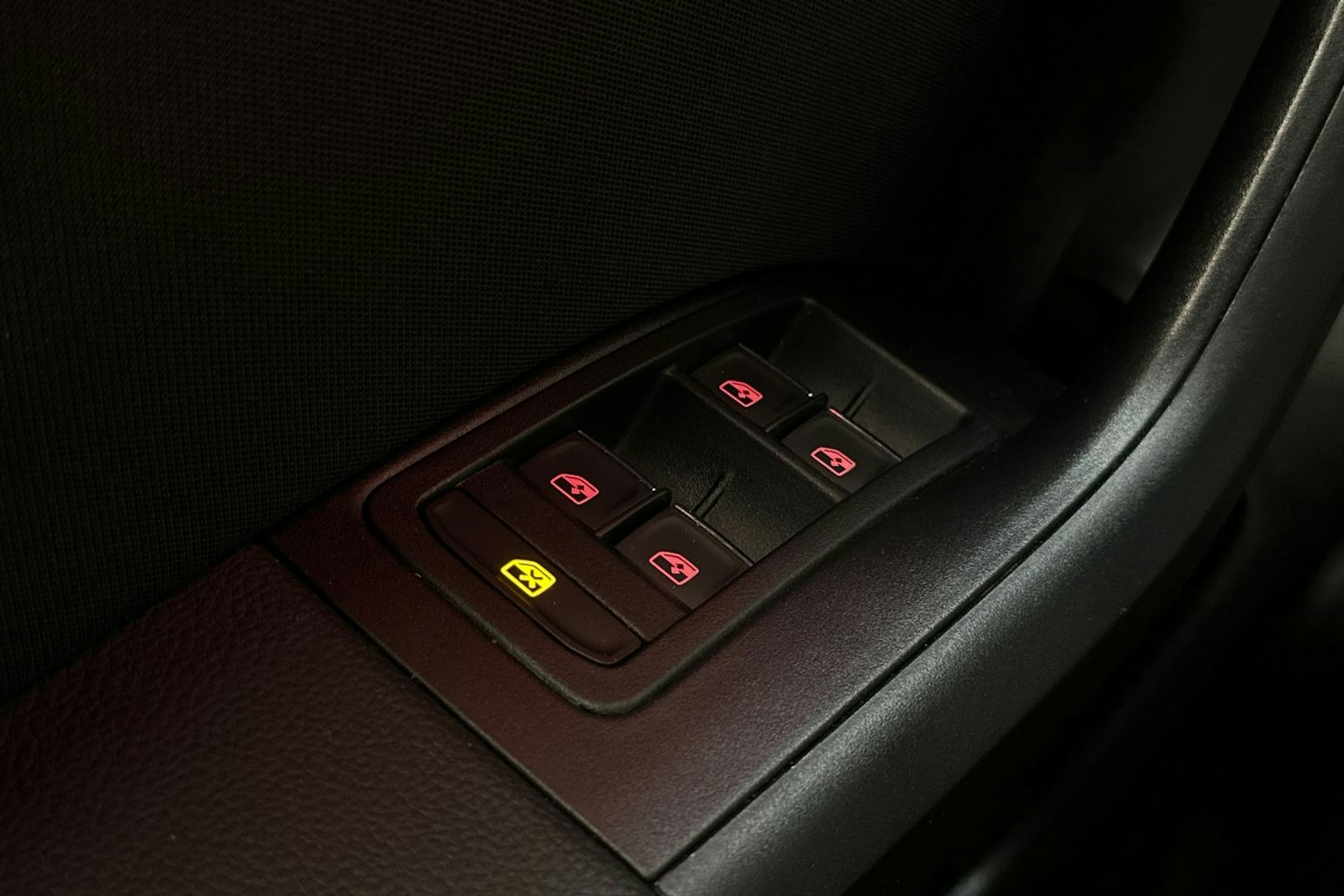 Punainen SEAT Ateca 2019 kuva 16.