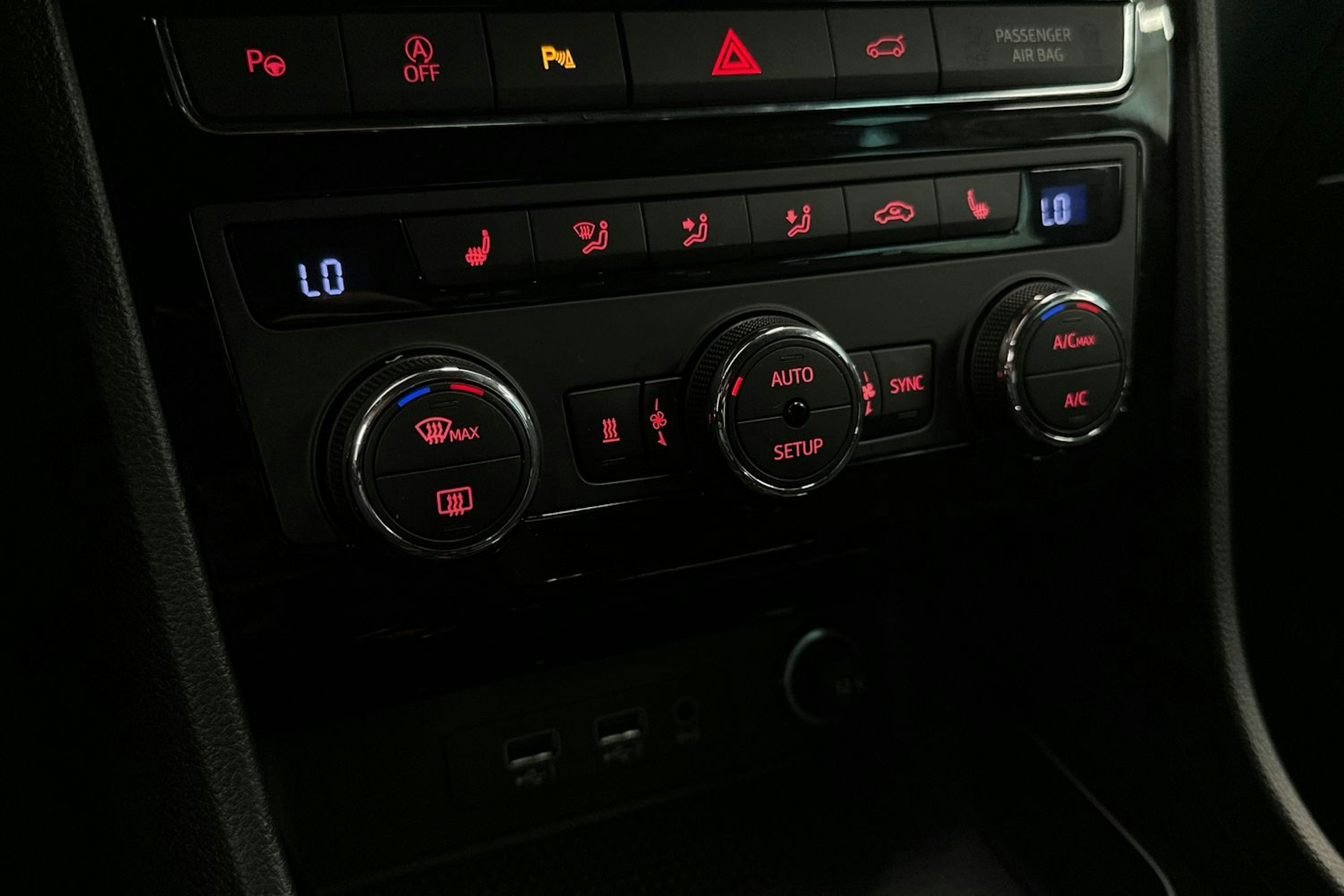 Punainen SEAT Ateca 2019 kuva 23.