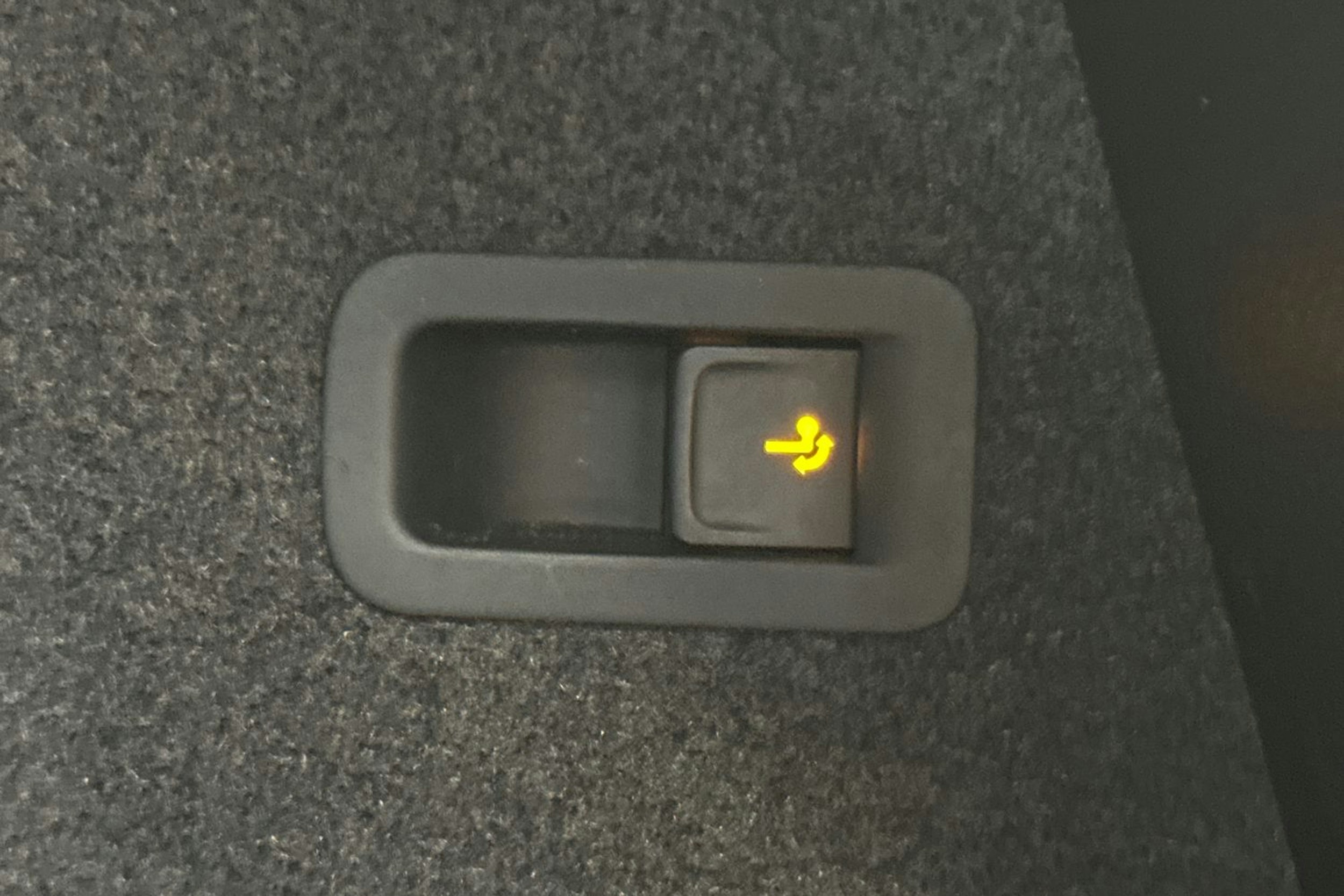 Punainen SEAT Ateca 2019 kuva 27.