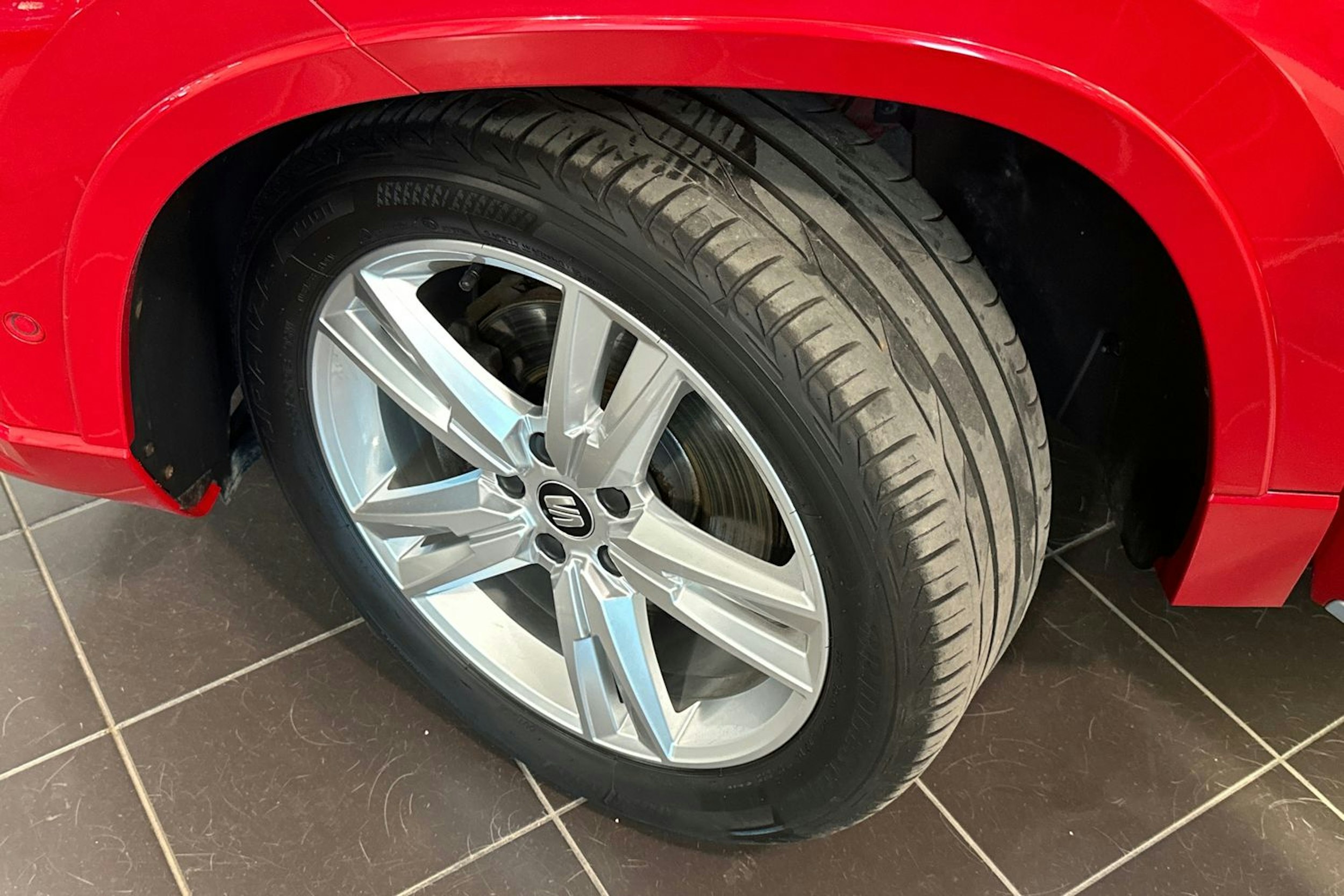 Punainen SEAT Ateca 2019 kuva 29.