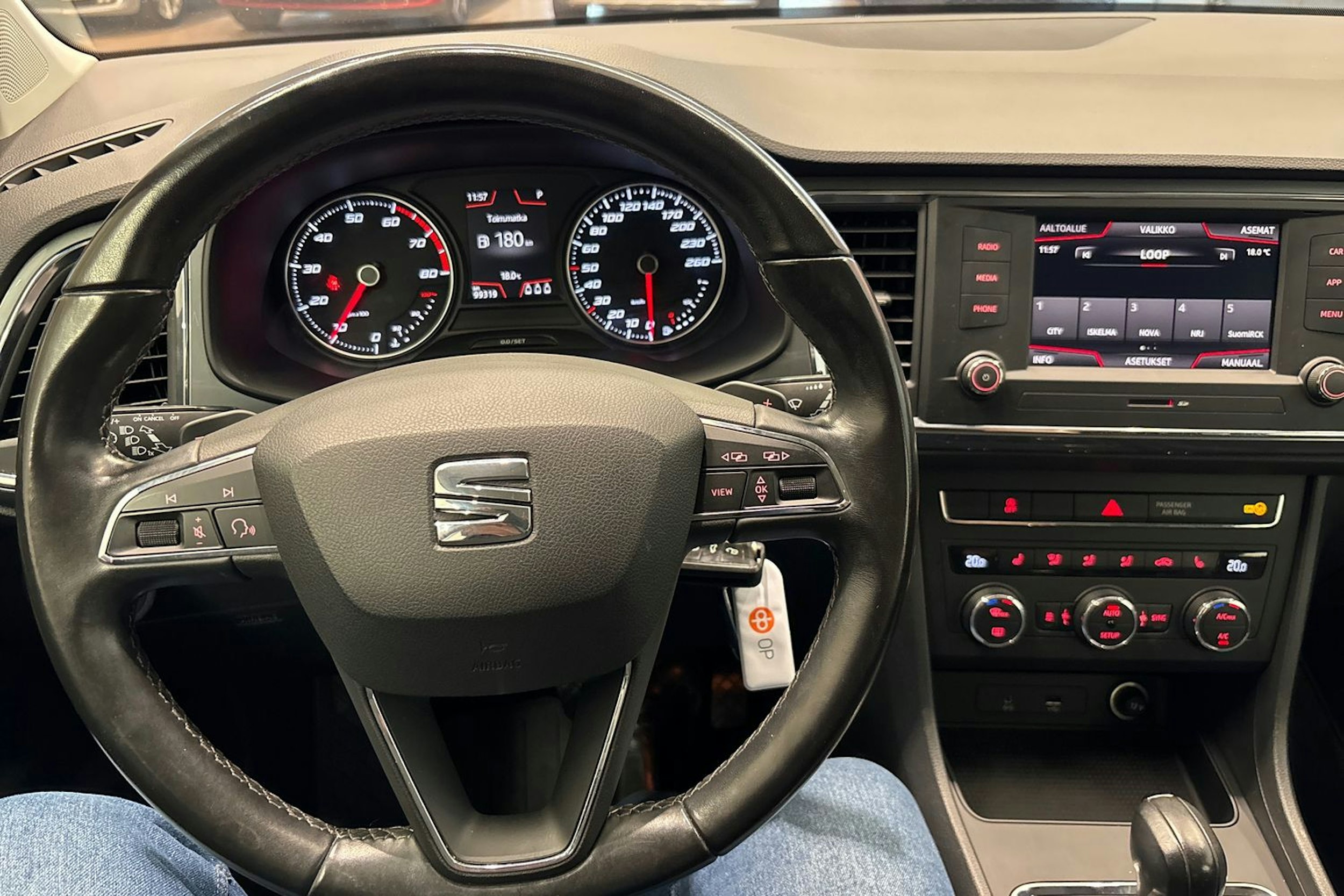 Harmaa SEAT Ateca 2019 kuva 14.