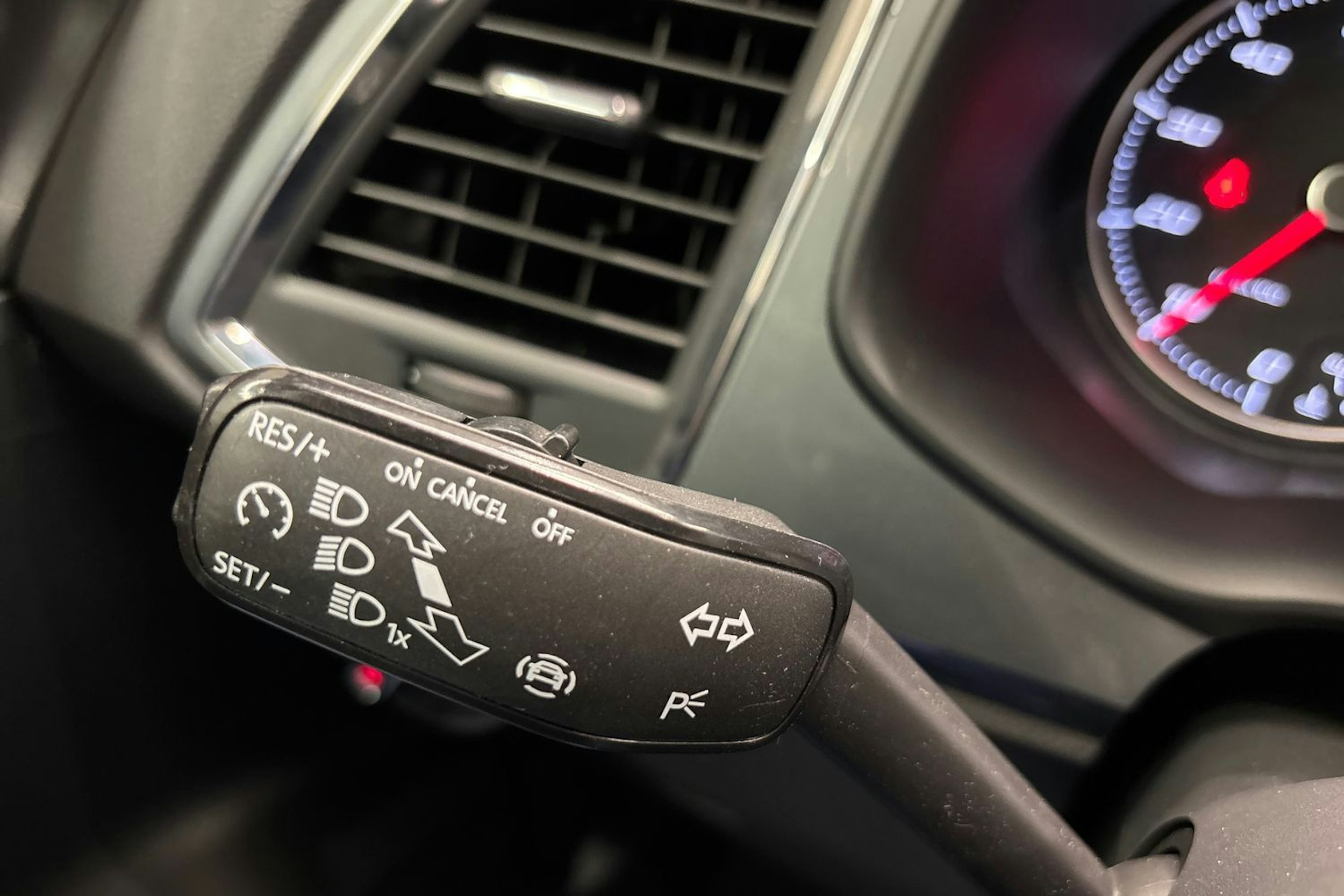 Harmaa SEAT Ateca 2019 kuva 16.