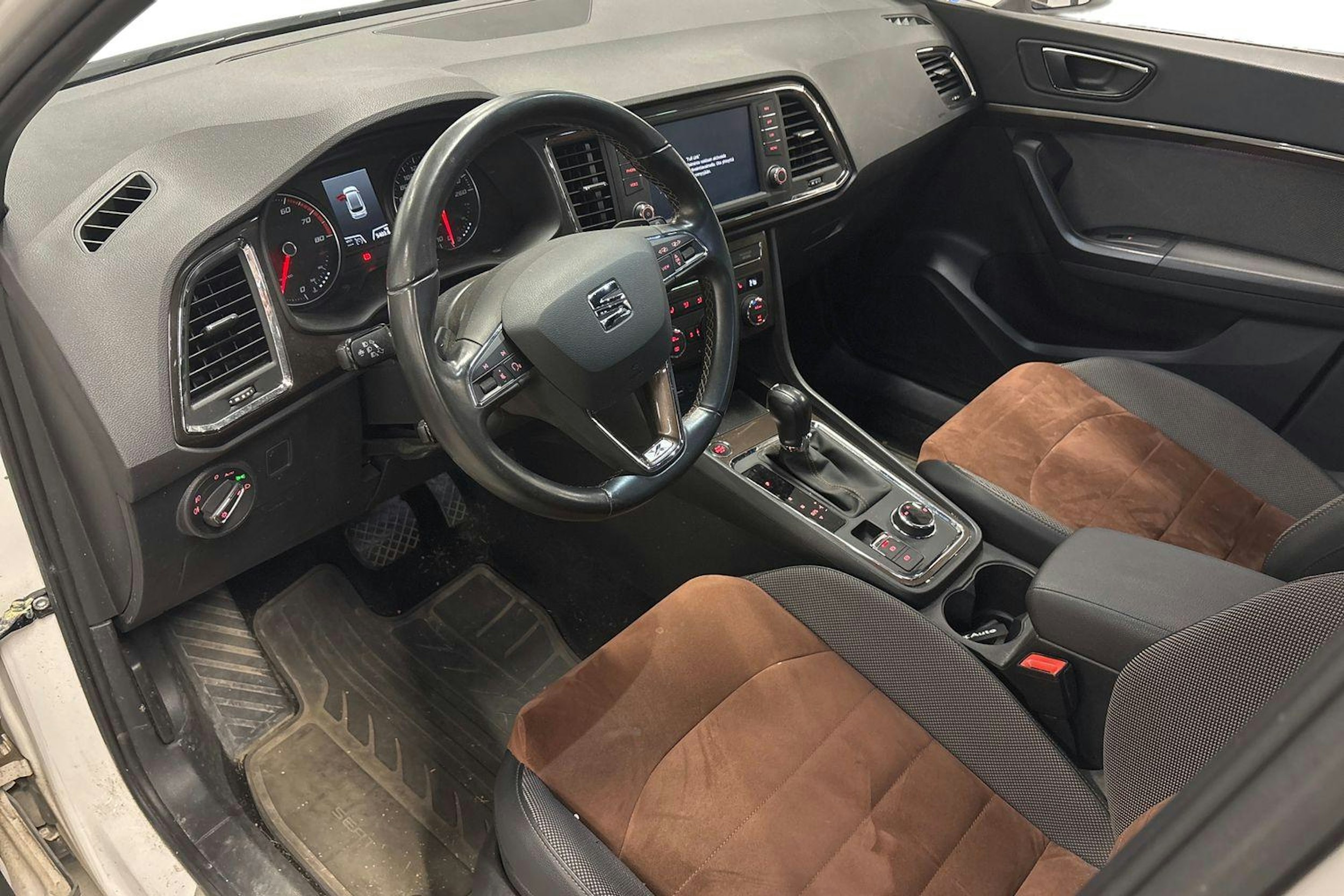 valkoinen SEAT Ateca 2019 kuva 3.