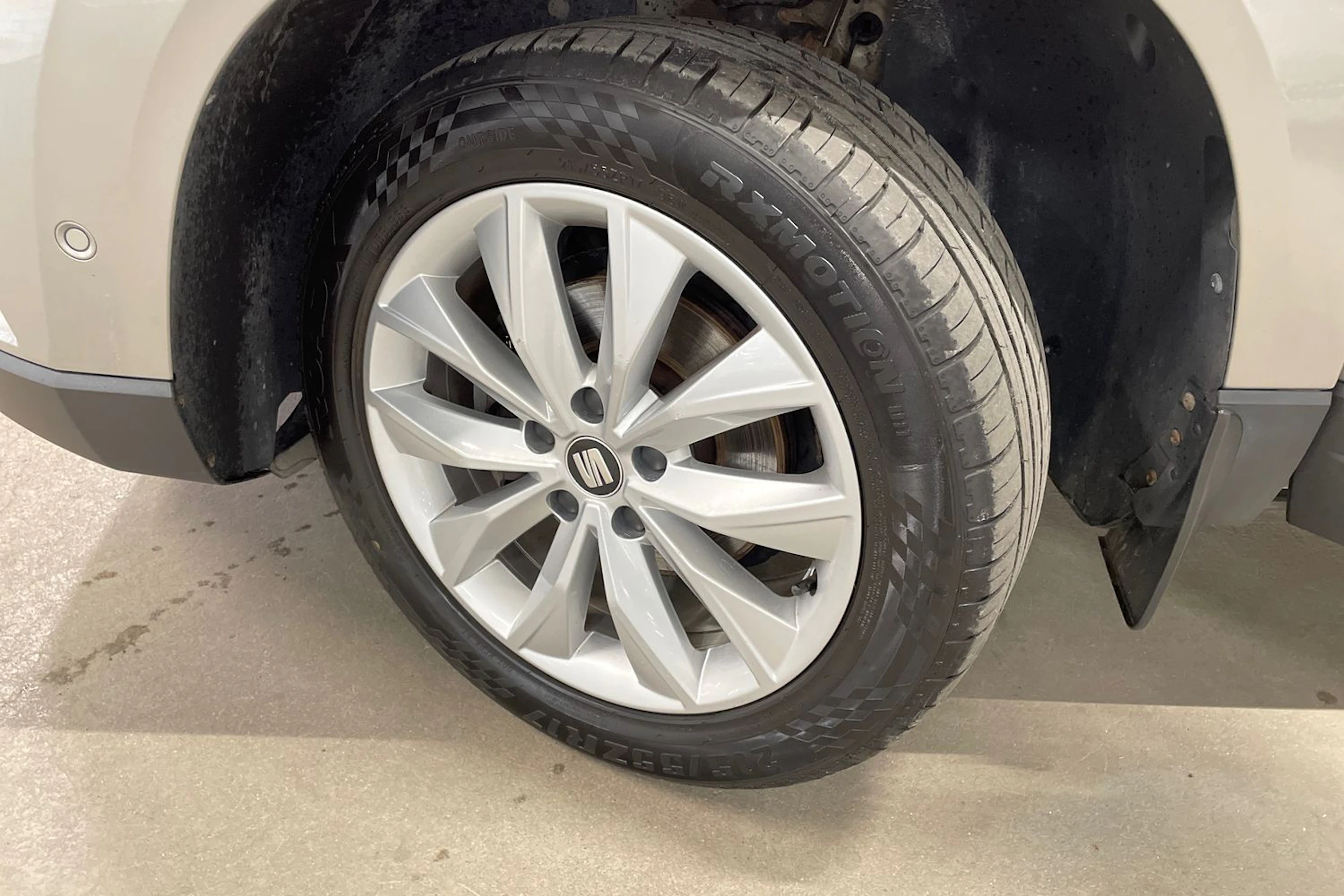 Ruskea (beige) SEAT Ateca 2019 kuva 10.