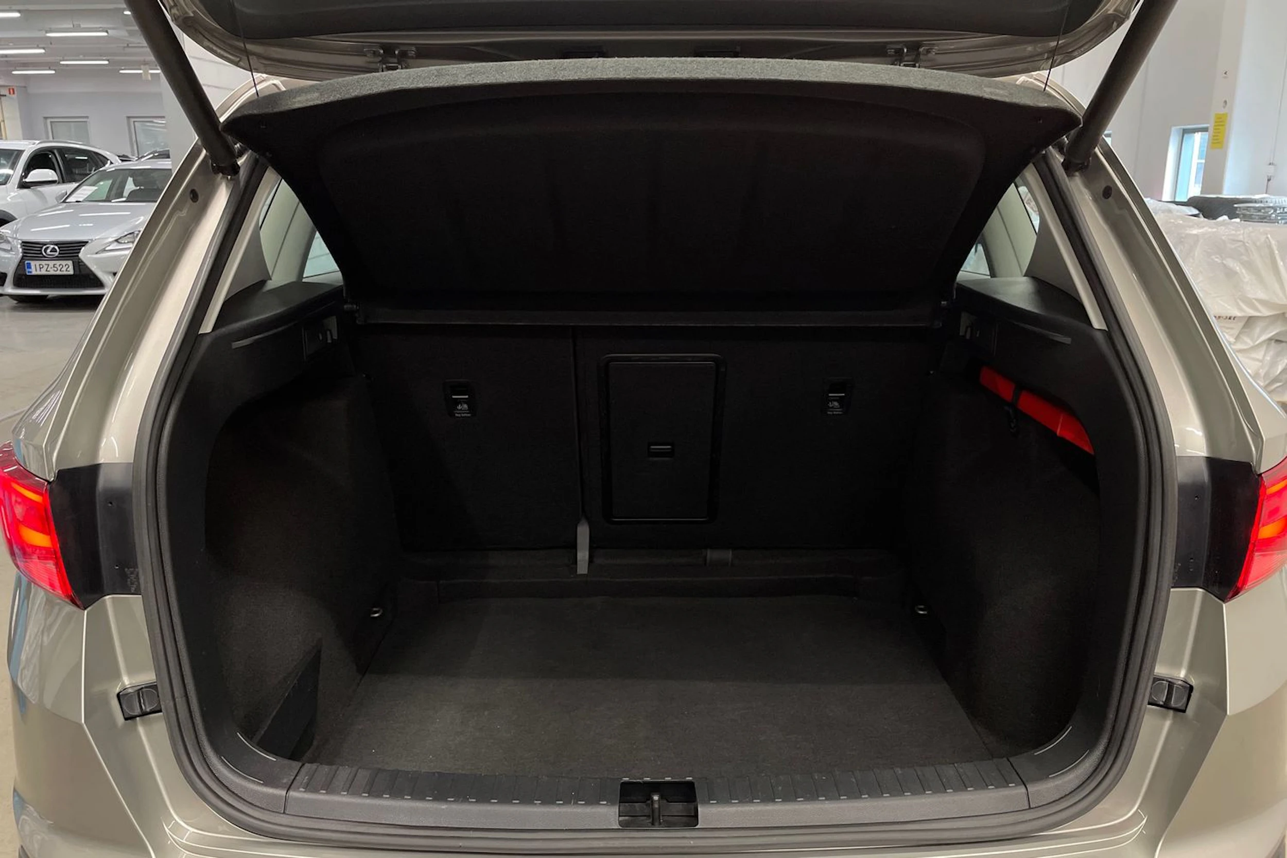 Ruskea (beige) SEAT Ateca 2019 kuva 12.
