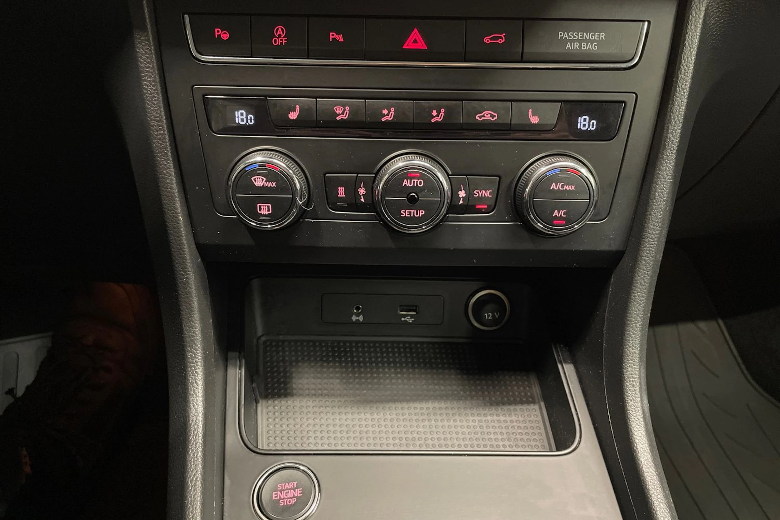 Ruskea (beige) SEAT Ateca 2019 kuva 16.