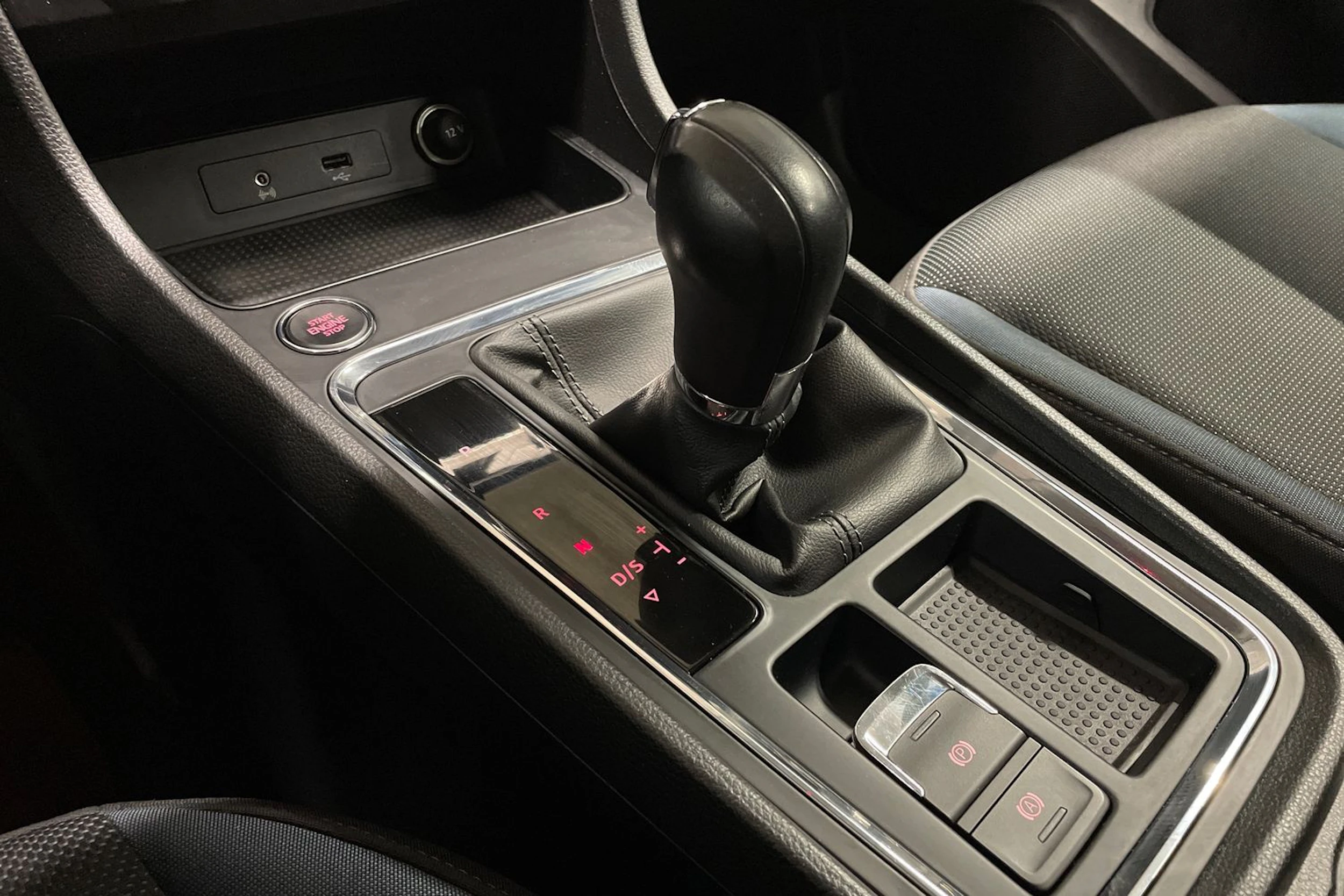 Ruskea (beige) SEAT Ateca 2019 kuva 17.