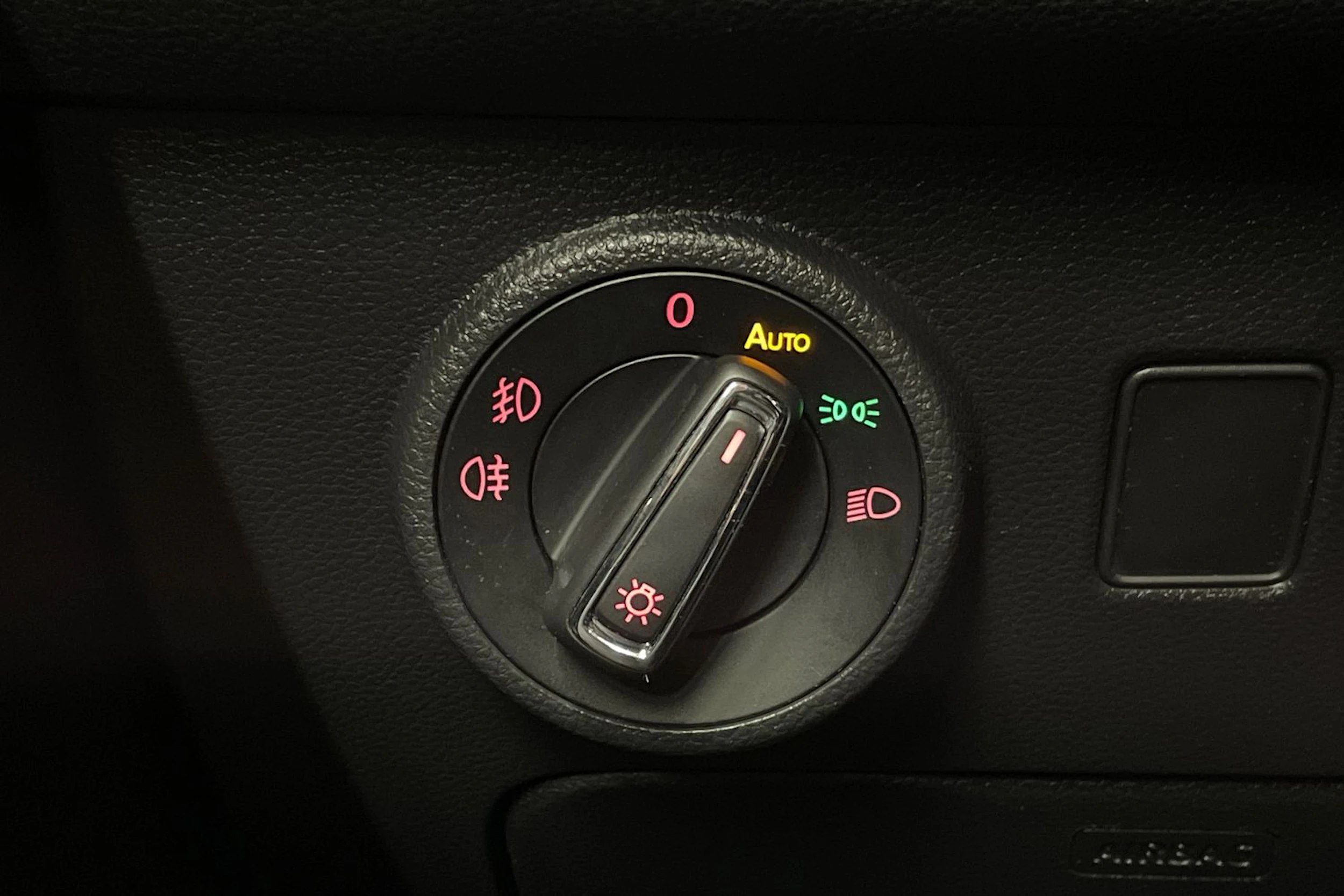 Ruskea (beige) SEAT Ateca 2019 kuva 18.