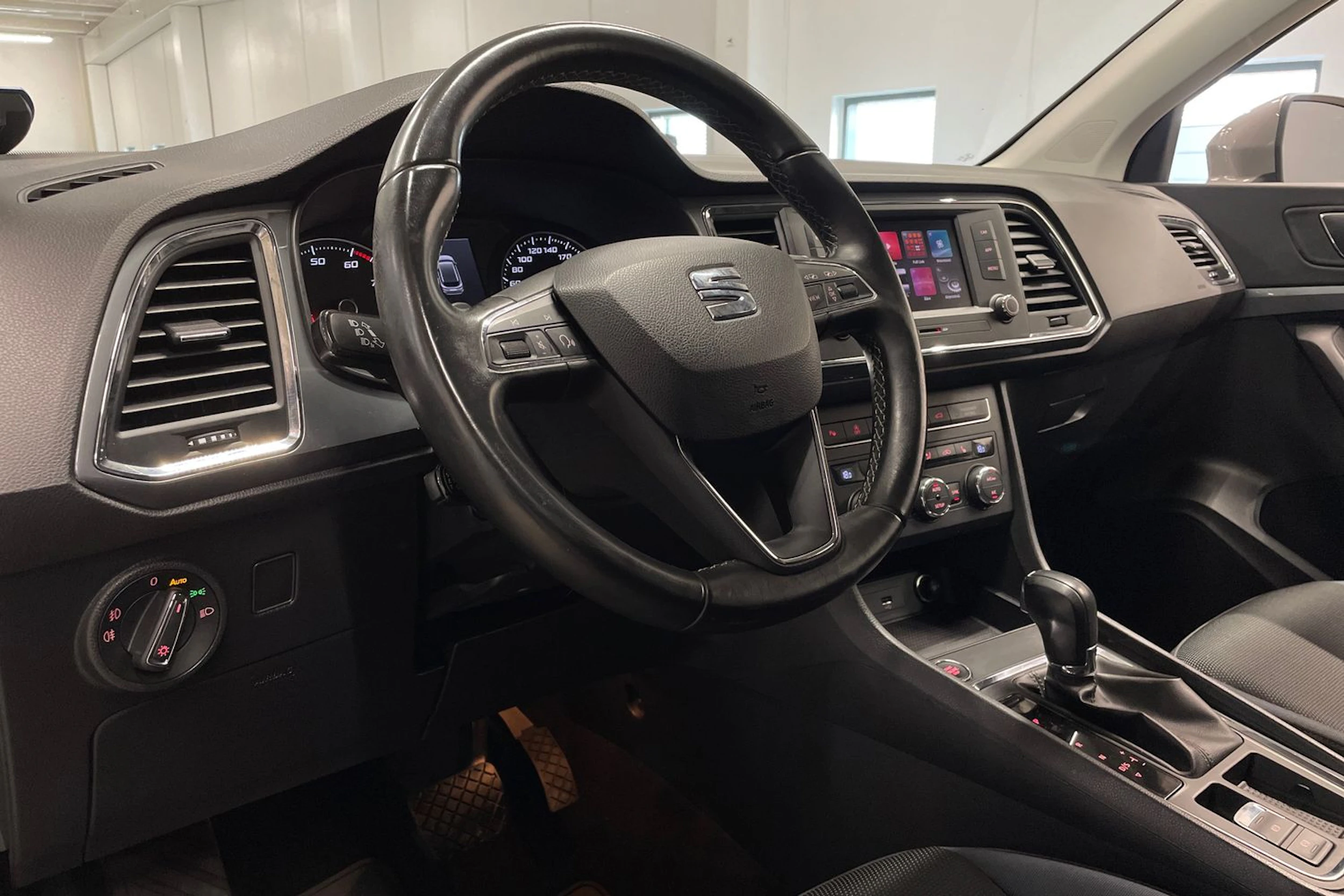 Ruskea (beige) SEAT Ateca 2019 kuva 21.
