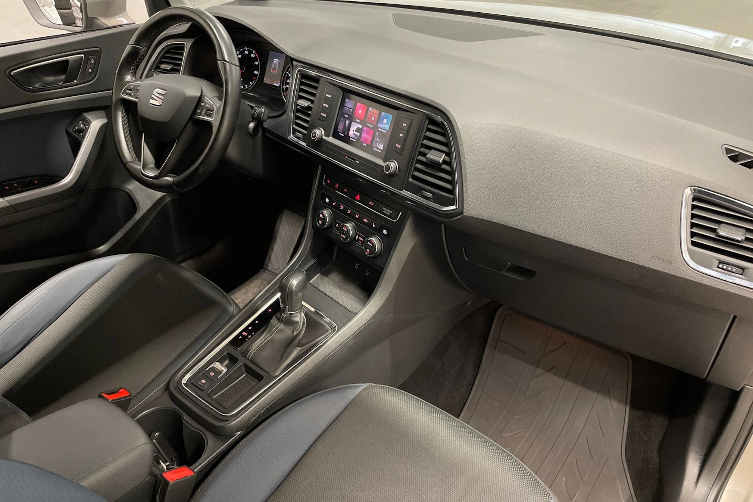 Ruskea (beige) SEAT Ateca 2019 kuva 23.