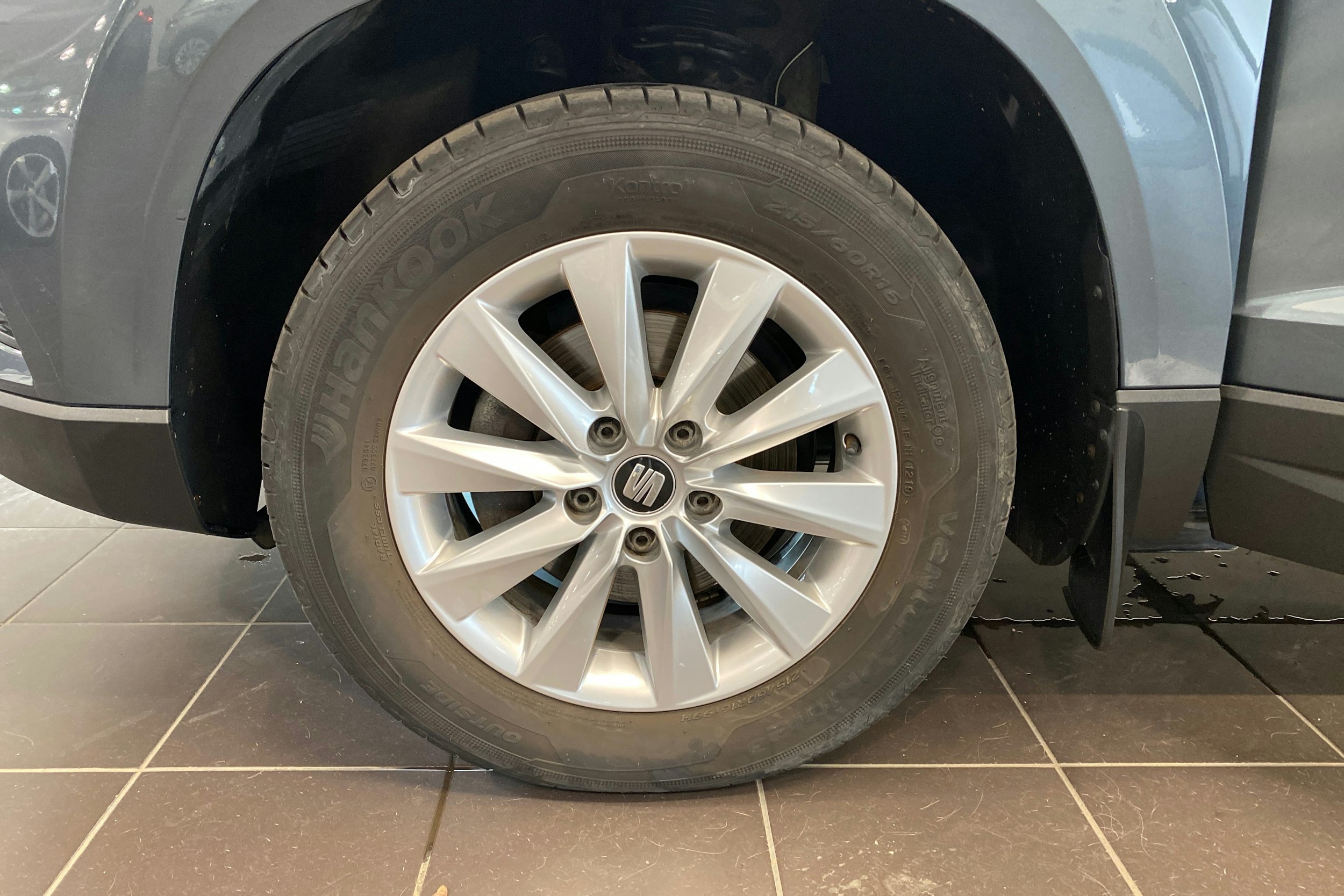harmaa SEAT Ateca 2019 kuva 13.