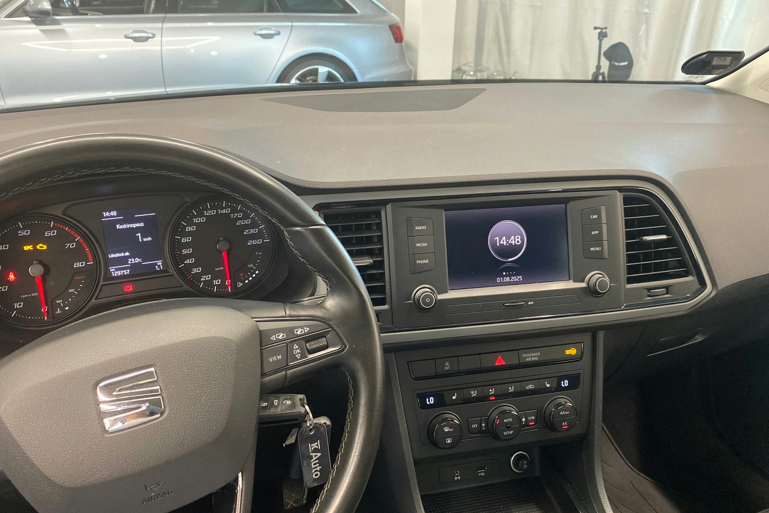 harmaa SEAT Ateca 2019 kuva 14.
