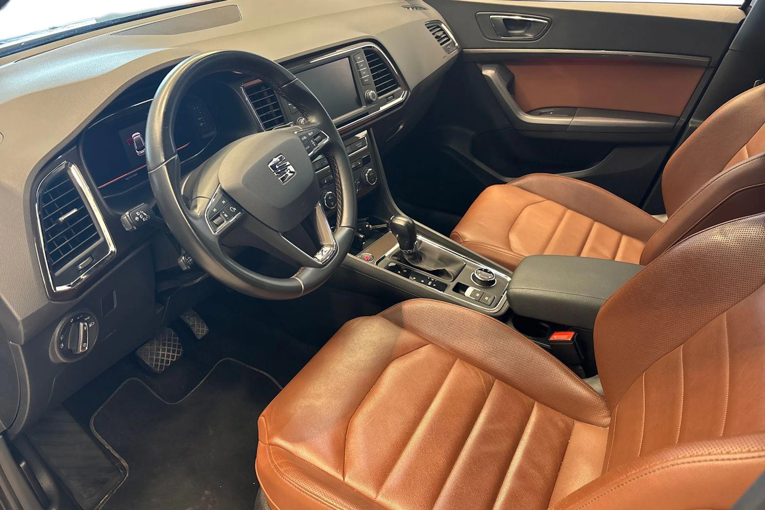 ruskea (beige) SEAT Ateca 2019 kuva 6.