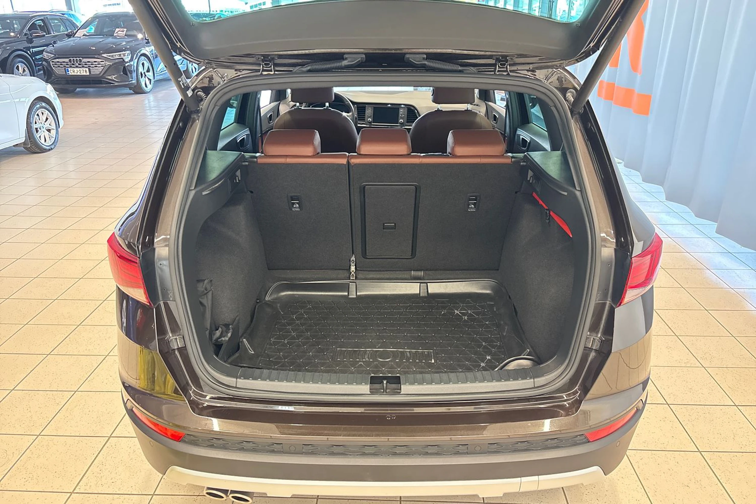 ruskea (beige) SEAT Ateca 2019 kuva 13.