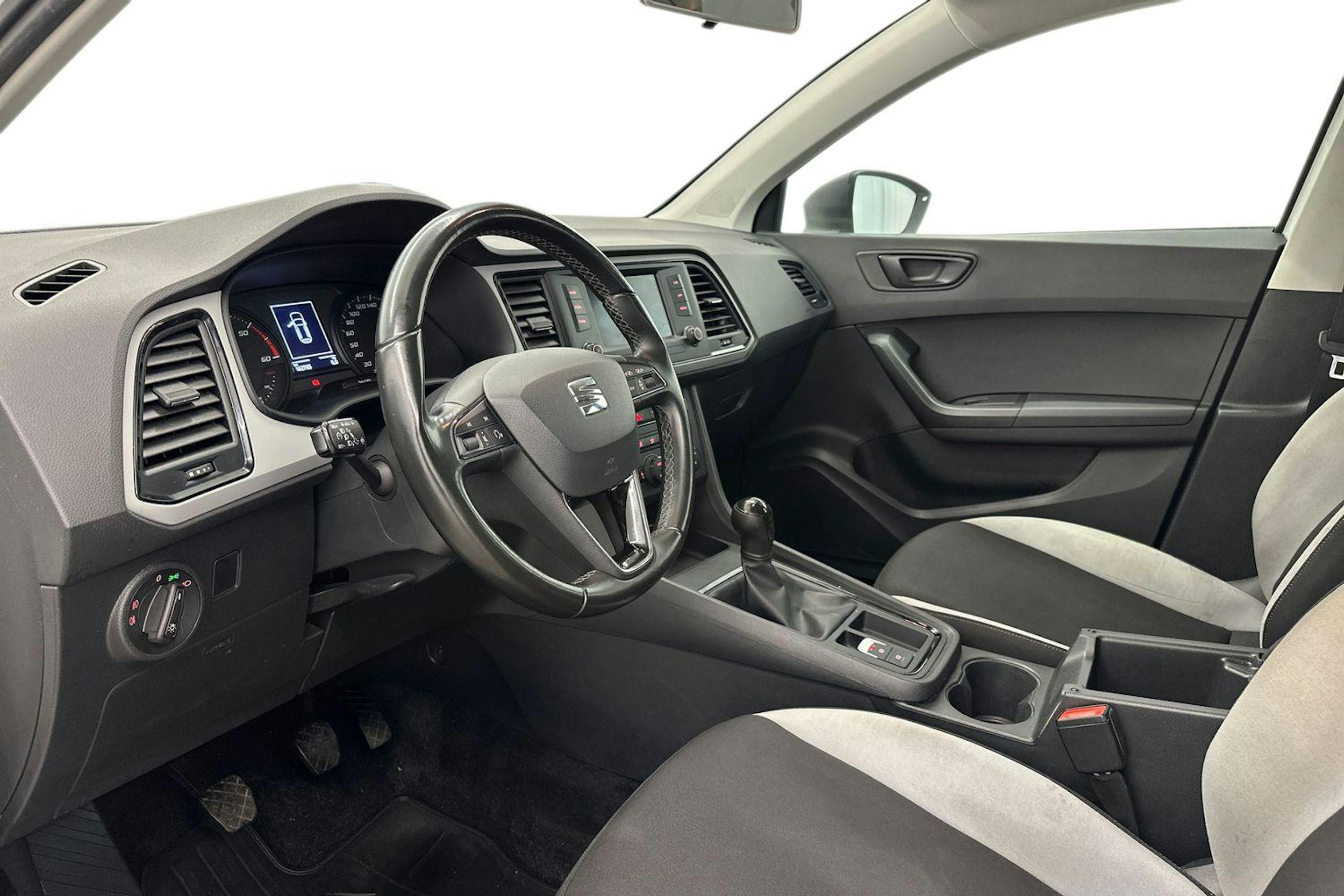 valkoinen SEAT Ateca 2019 kuva 6.