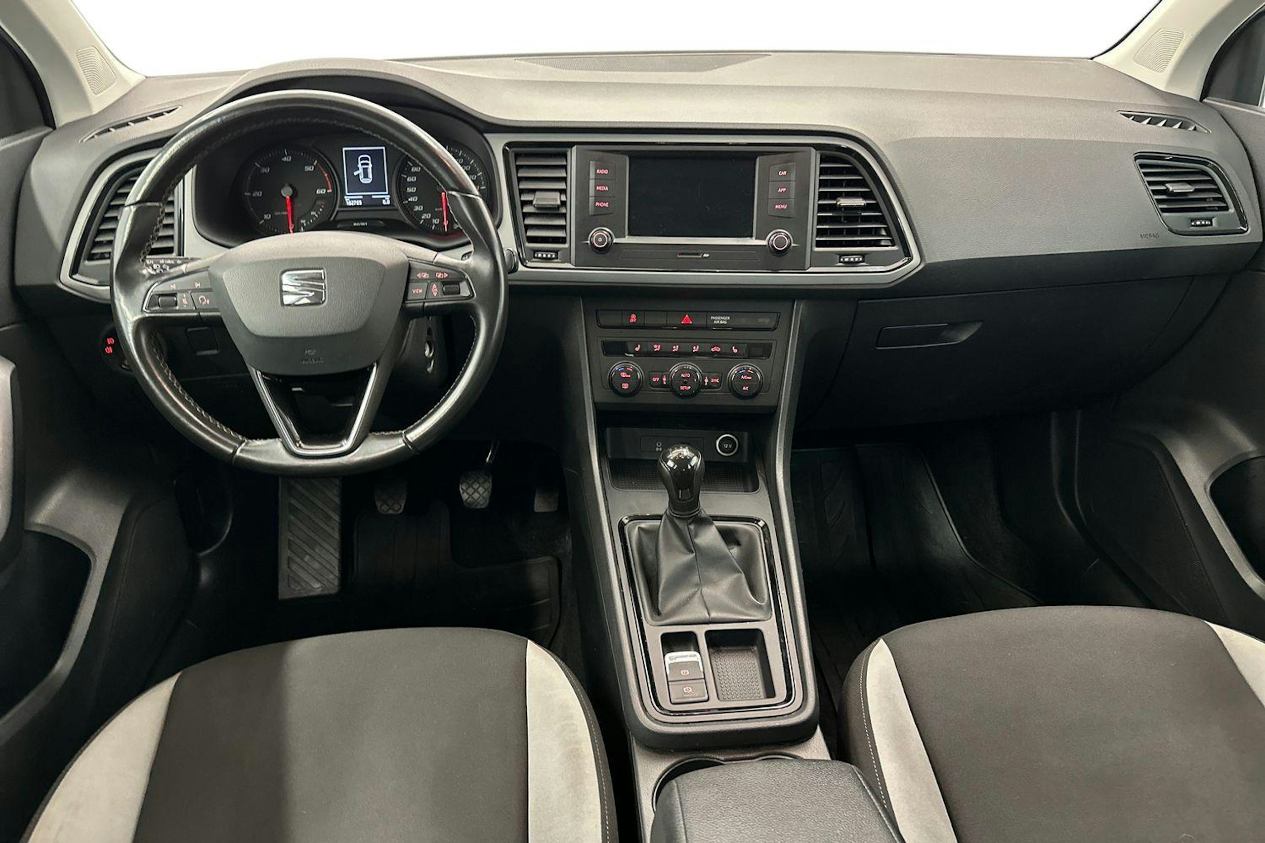 valkoinen SEAT Ateca 2019 kuva 7.