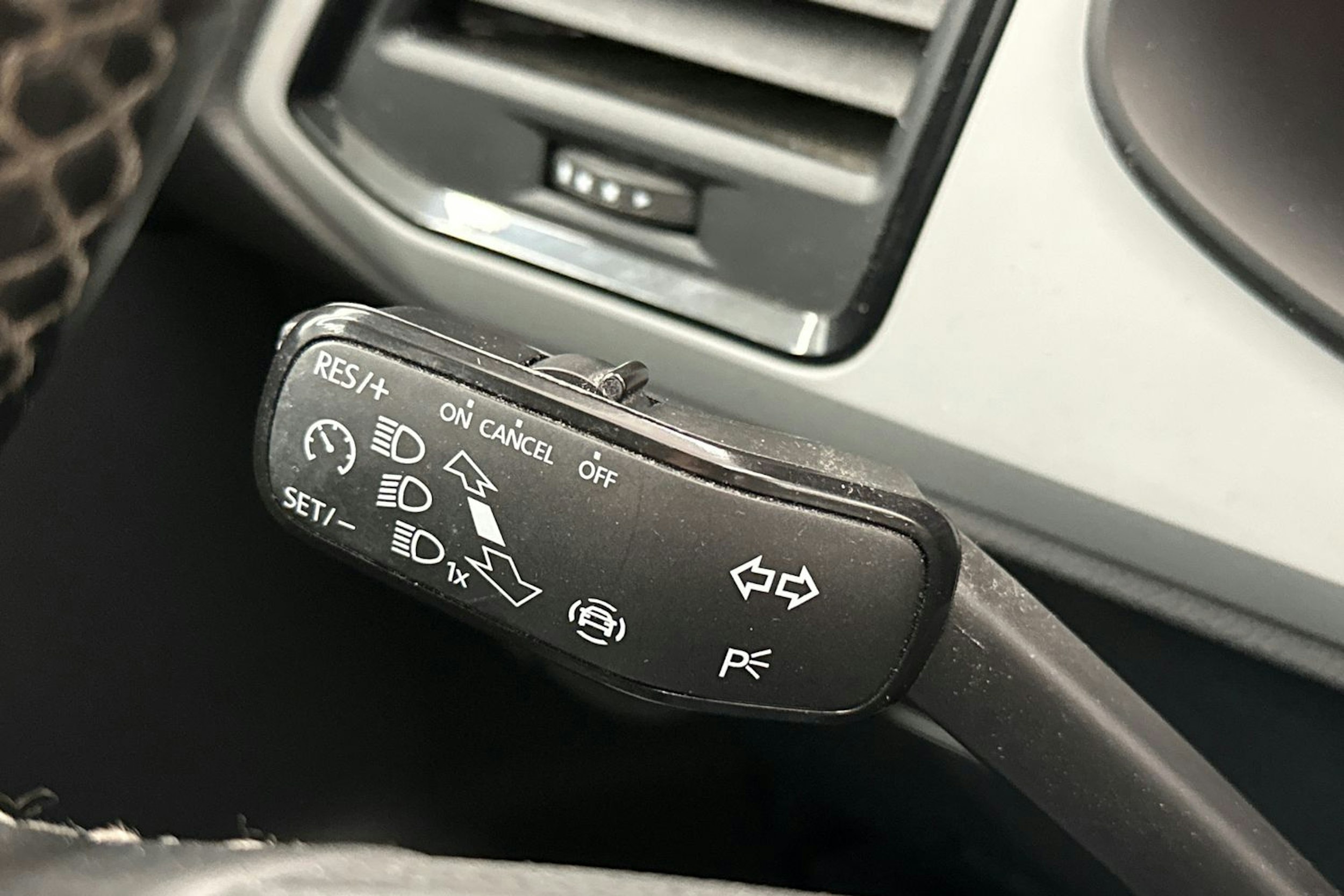 valkoinen SEAT Ateca 2019 kuva 11.