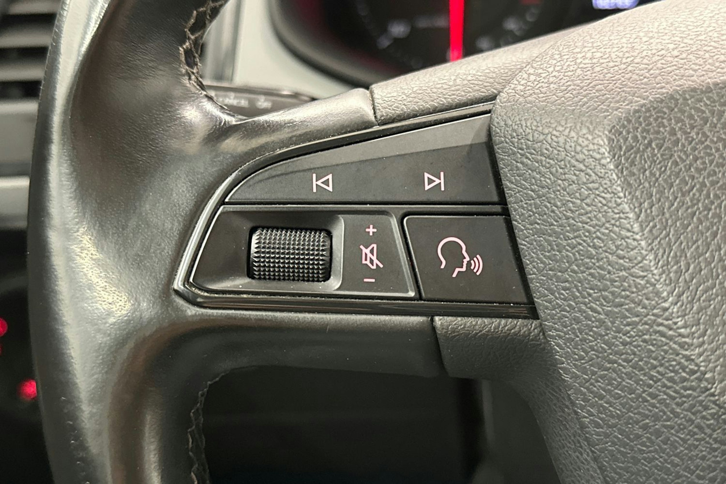 valkoinen SEAT Ateca 2019 kuva 12.