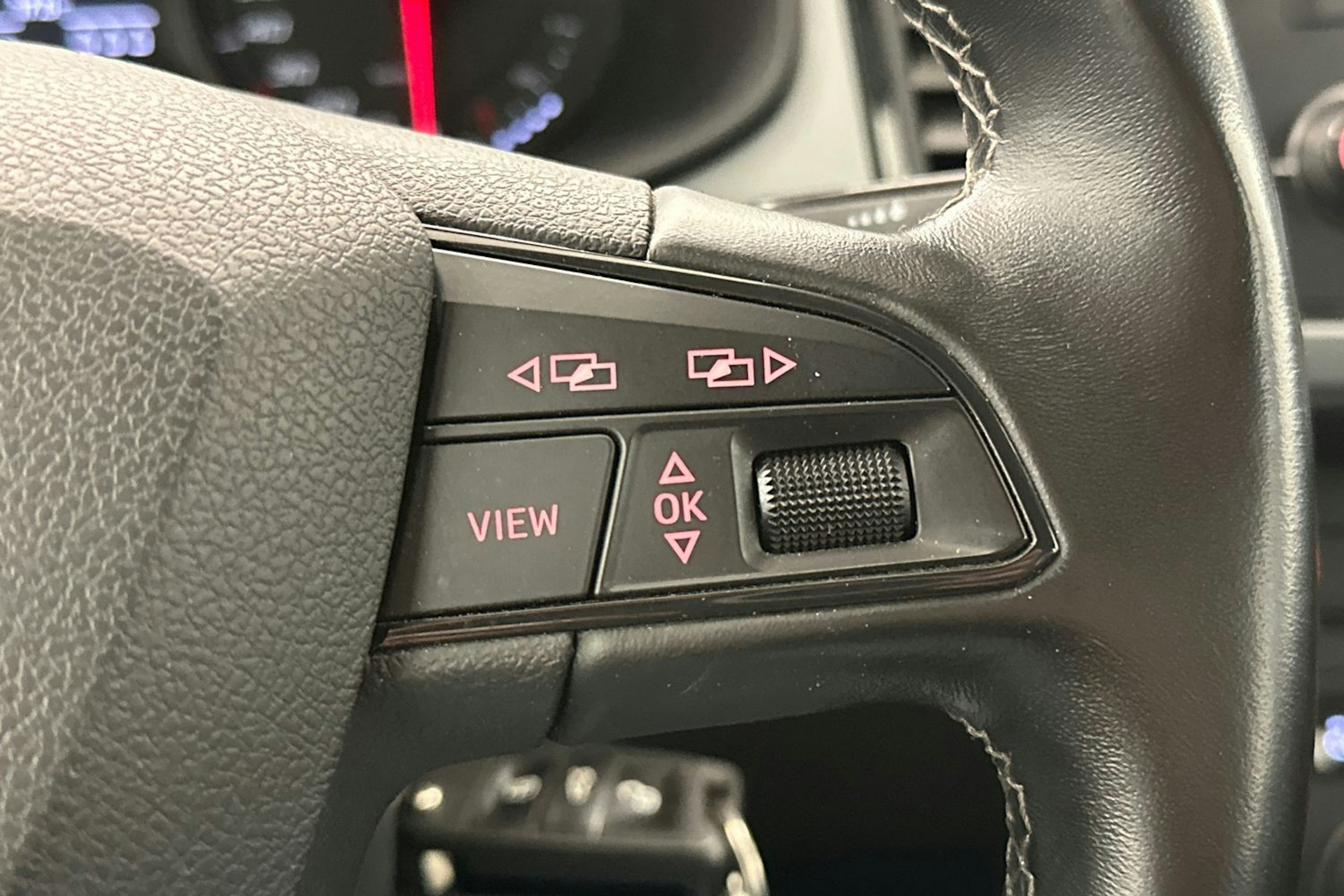 valkoinen SEAT Ateca 2019 kuva 13.