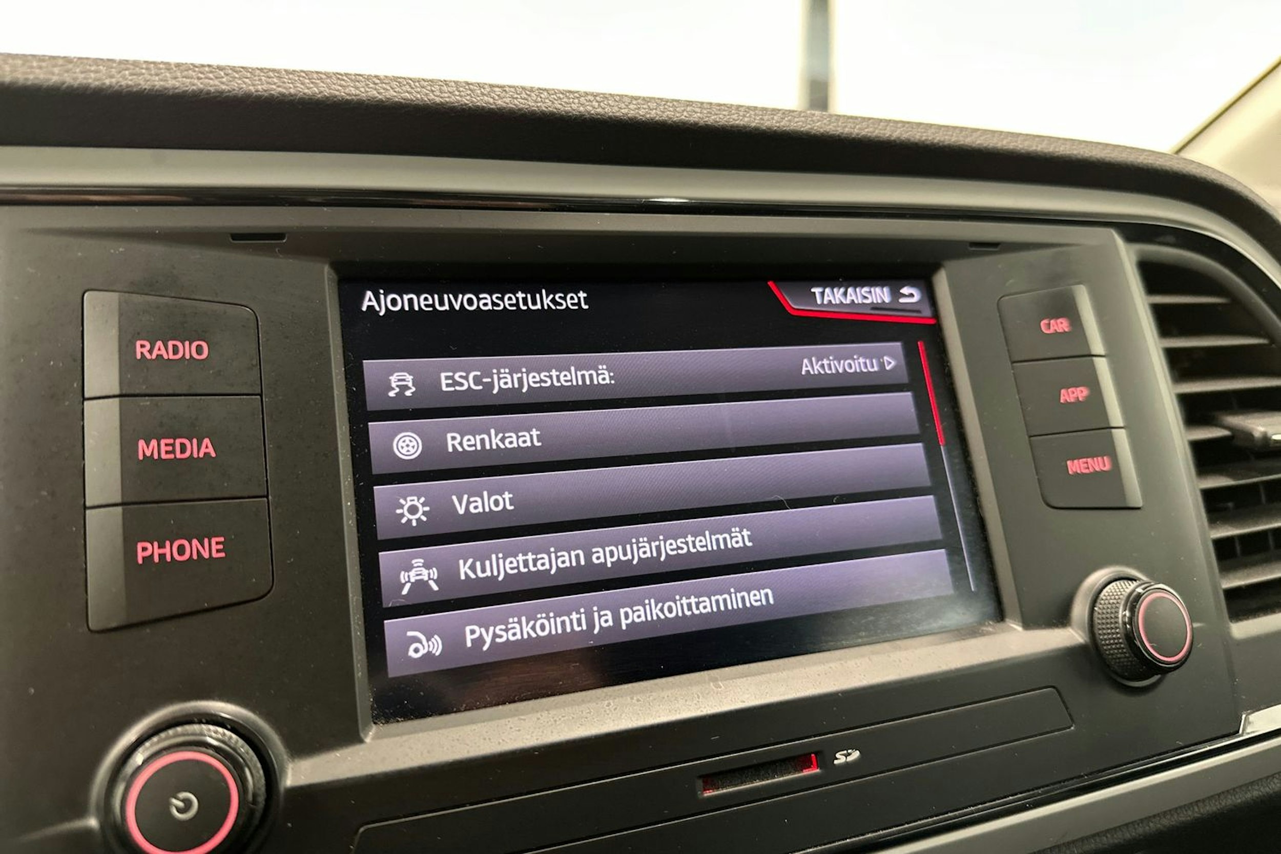 valkoinen SEAT Ateca 2019 kuva 16.