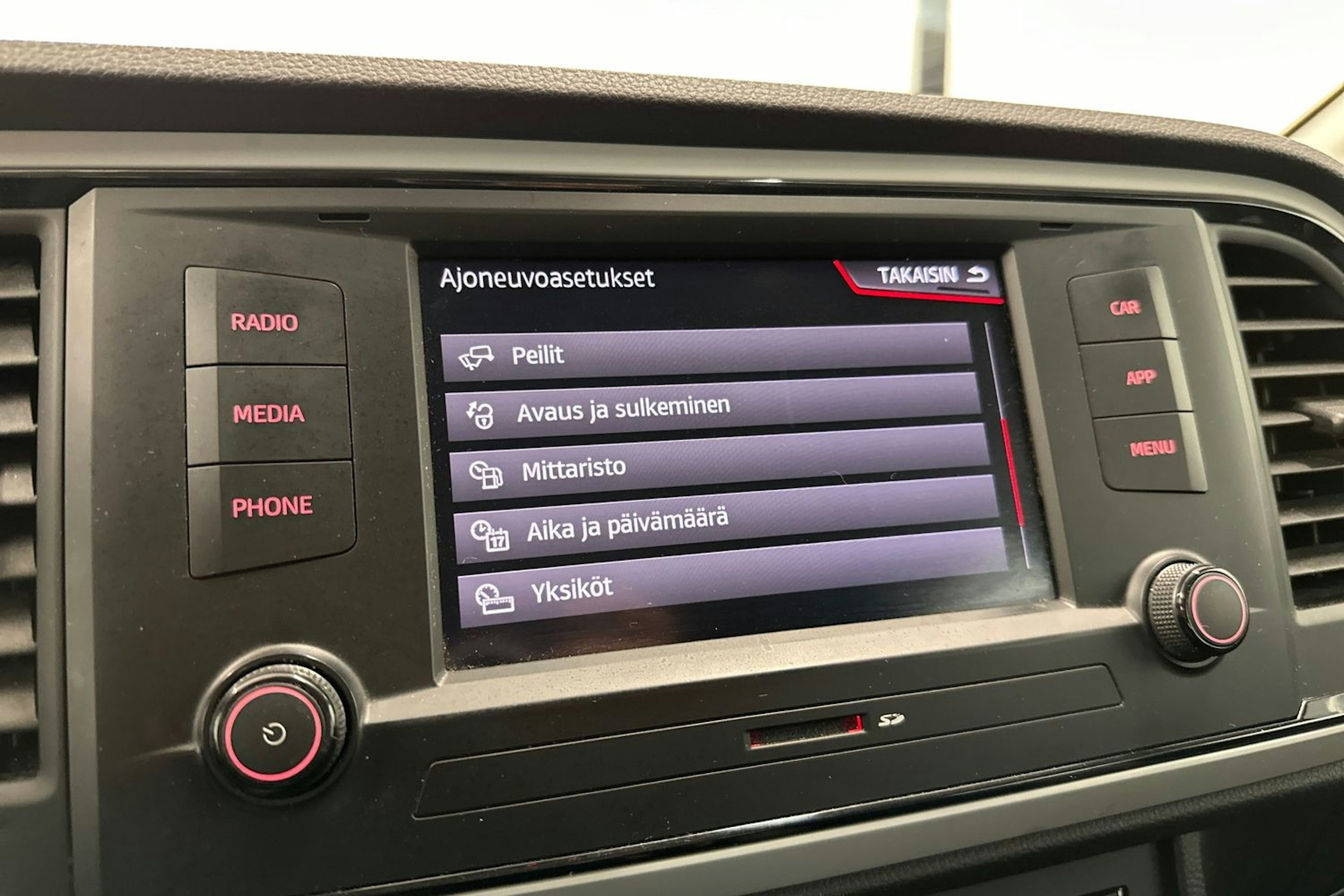 valkoinen SEAT Ateca 2019 kuva 17.