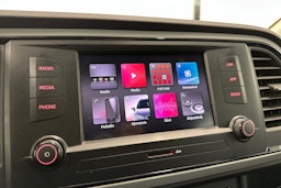 valkoinen SEAT Ateca 2019 kuva 18.