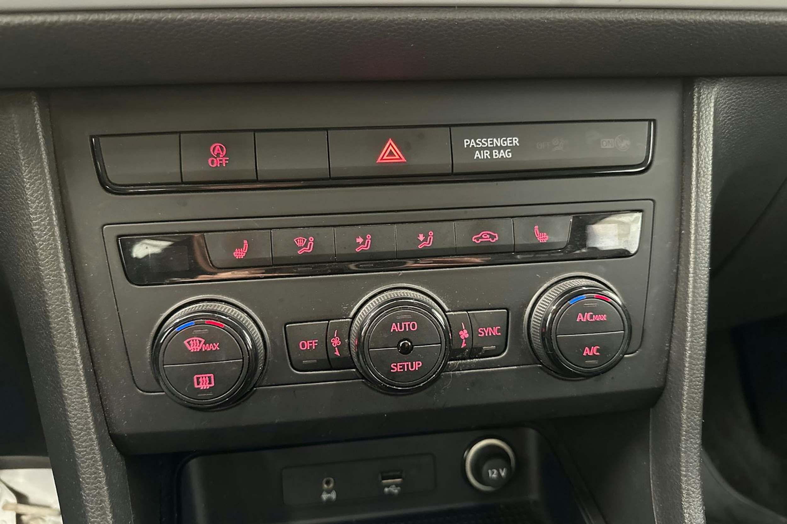 valkoinen SEAT Ateca 2019 kuva 20.