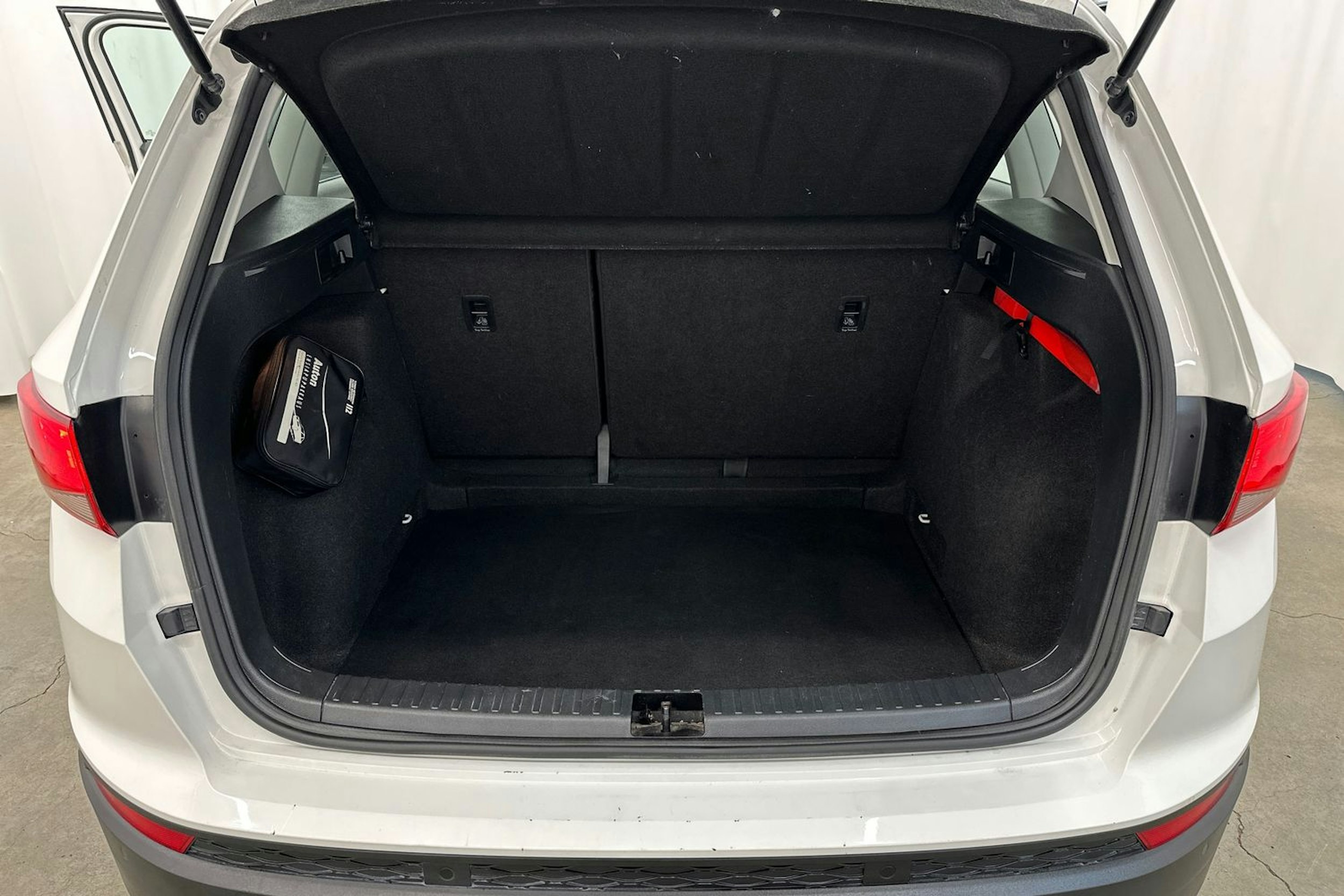valkoinen SEAT Ateca 2019 kuva 22.