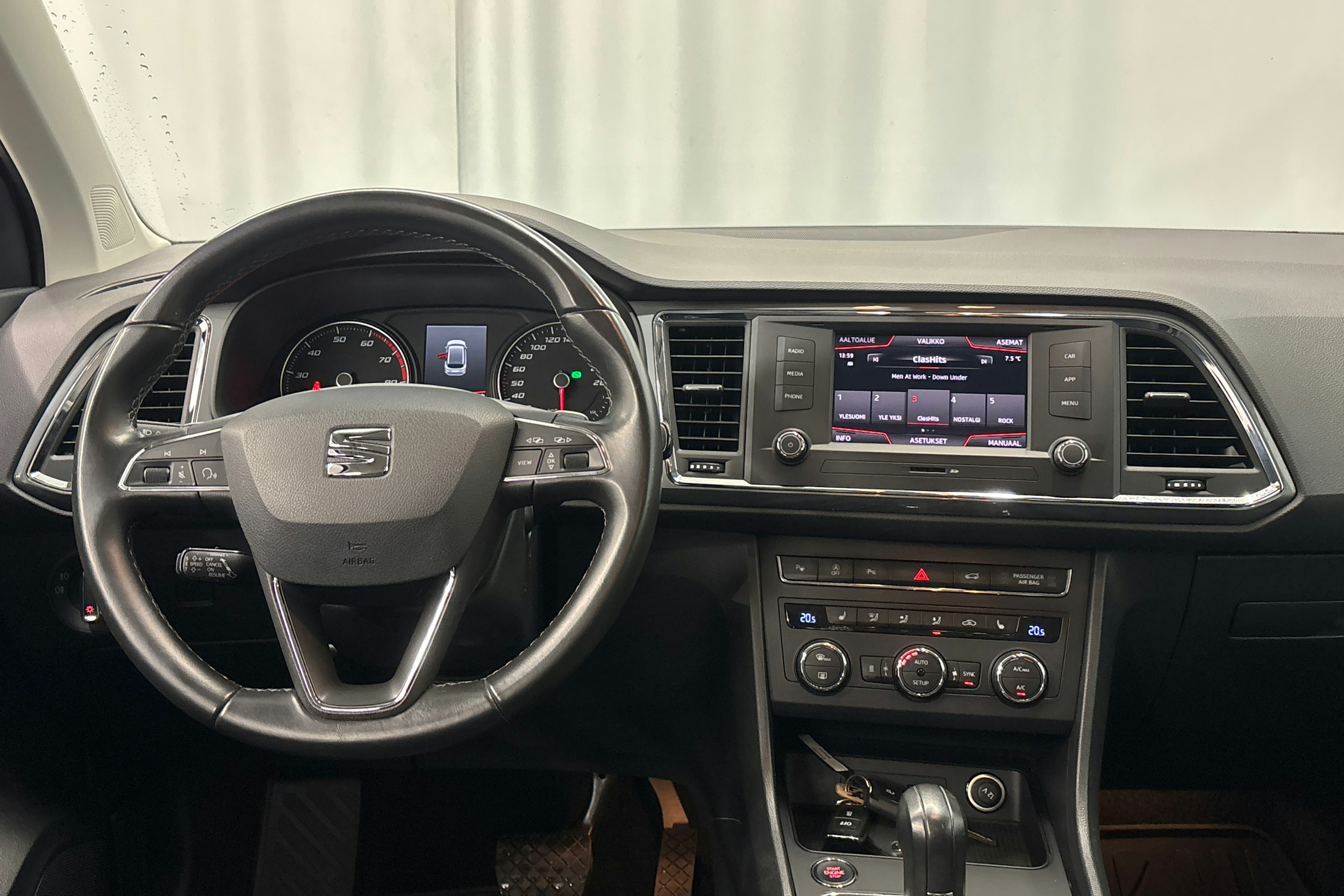 harmaa SEAT Ateca 2019 kuva 15.