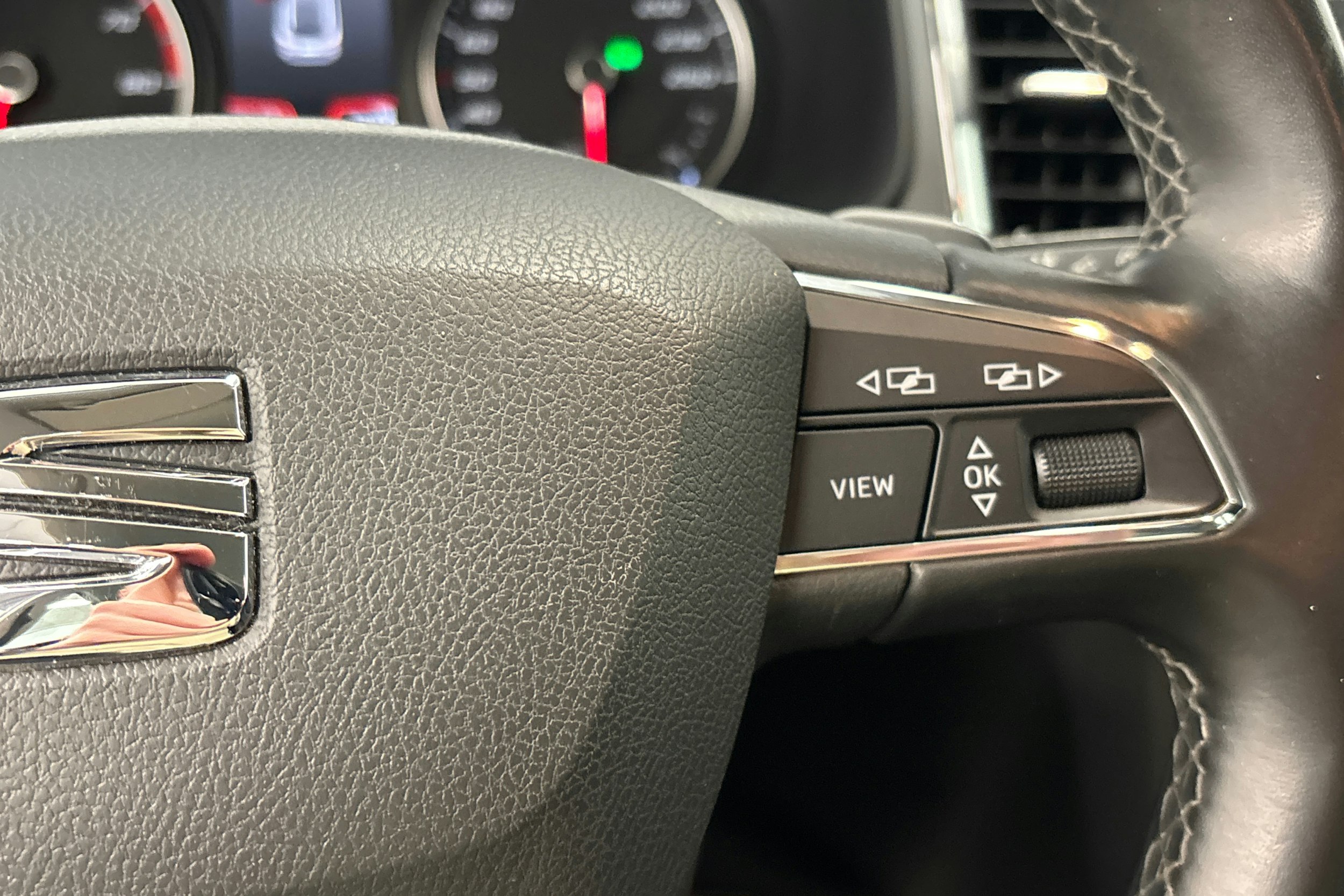 harmaa SEAT Ateca 2019 kuva 18.