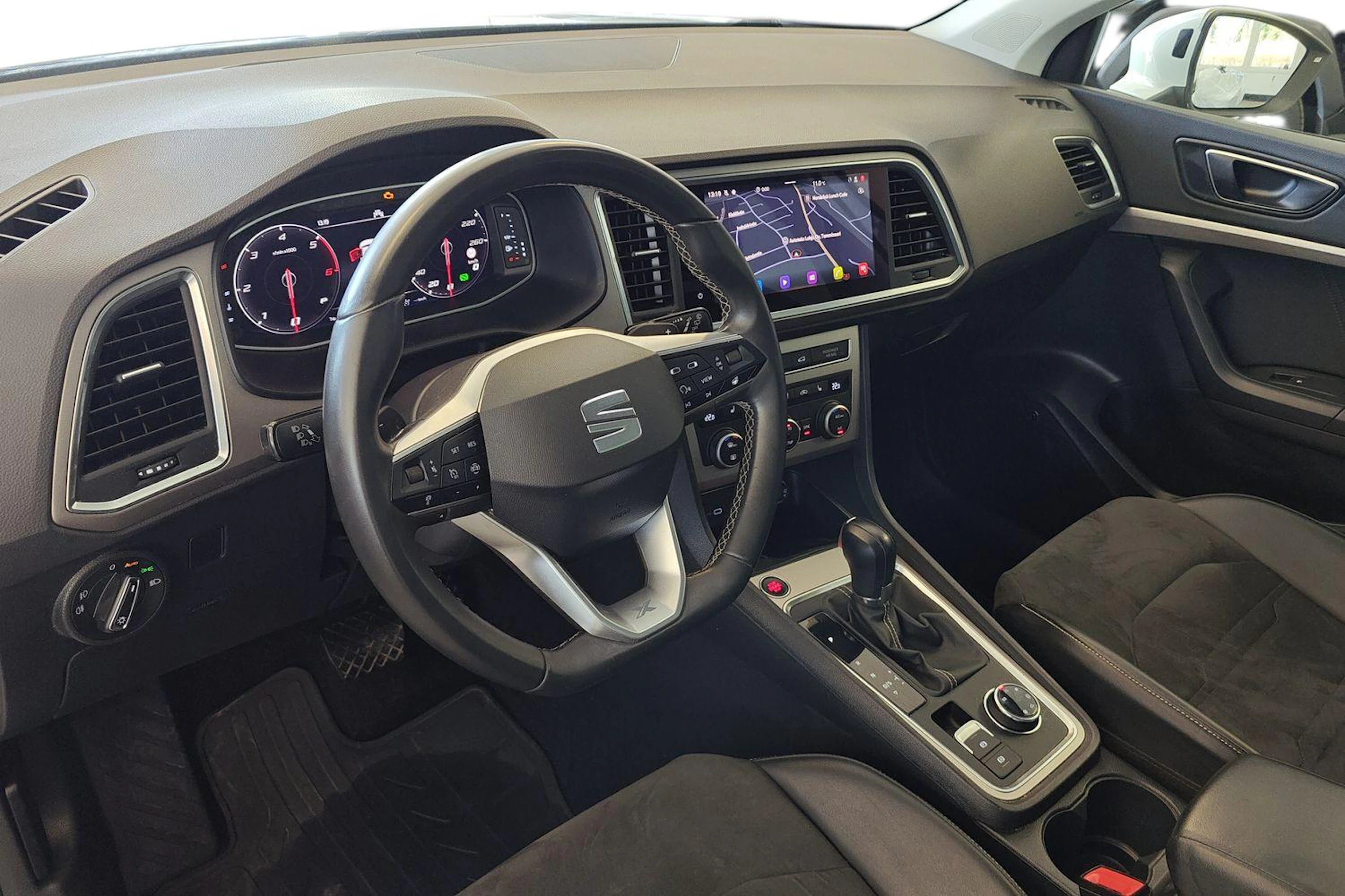 valkoinen SEAT Ateca 2020 kuva 8.