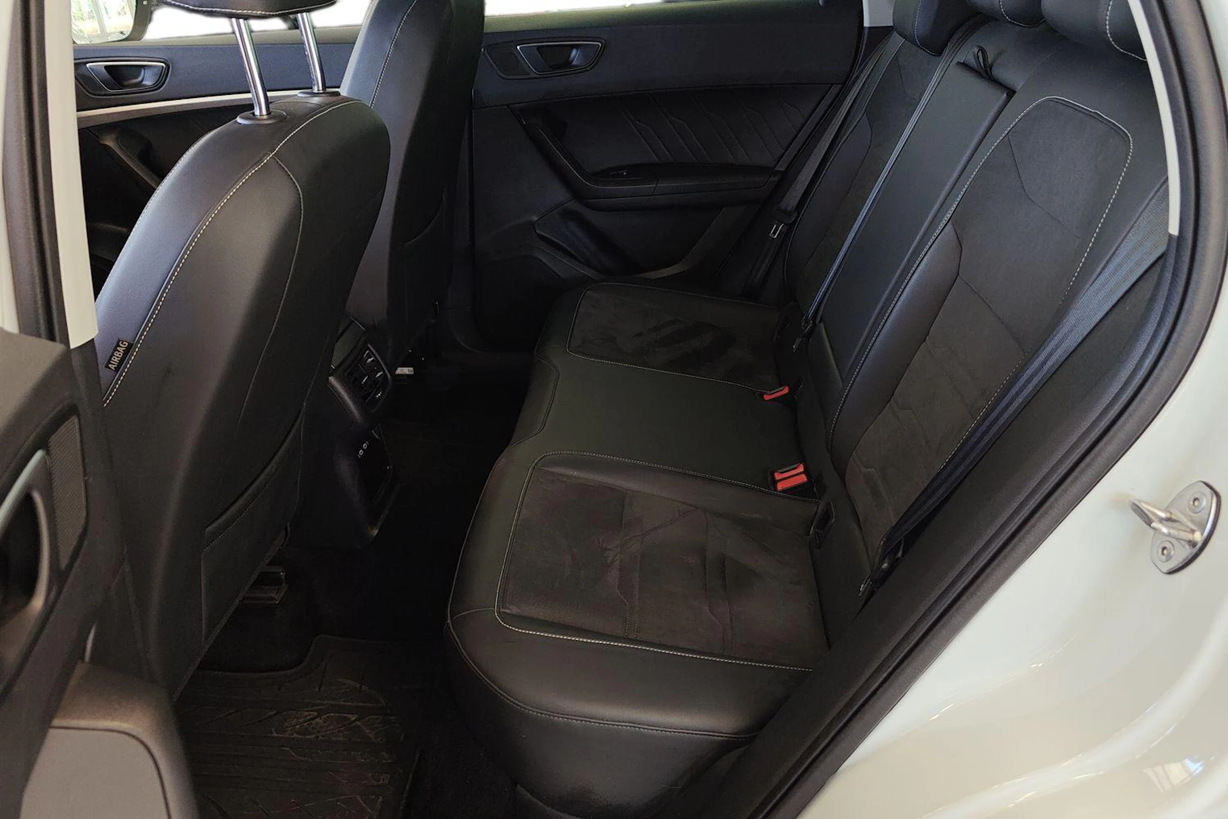 valkoinen SEAT Ateca 2020 kuva 11.