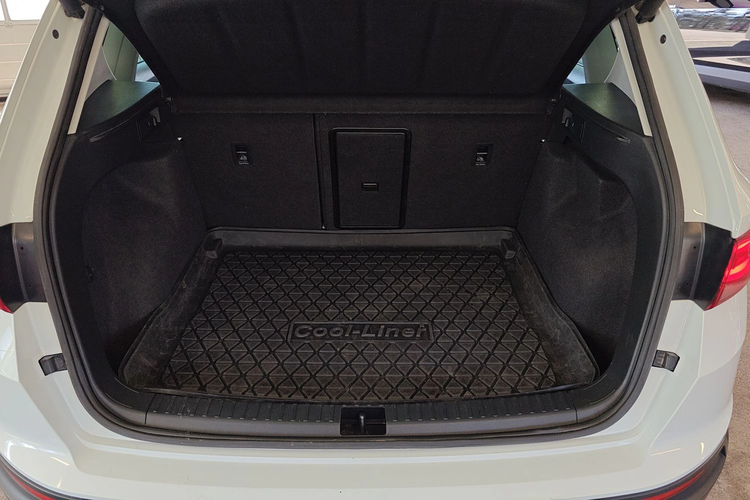 valkoinen SEAT Ateca 2020 kuva 15.