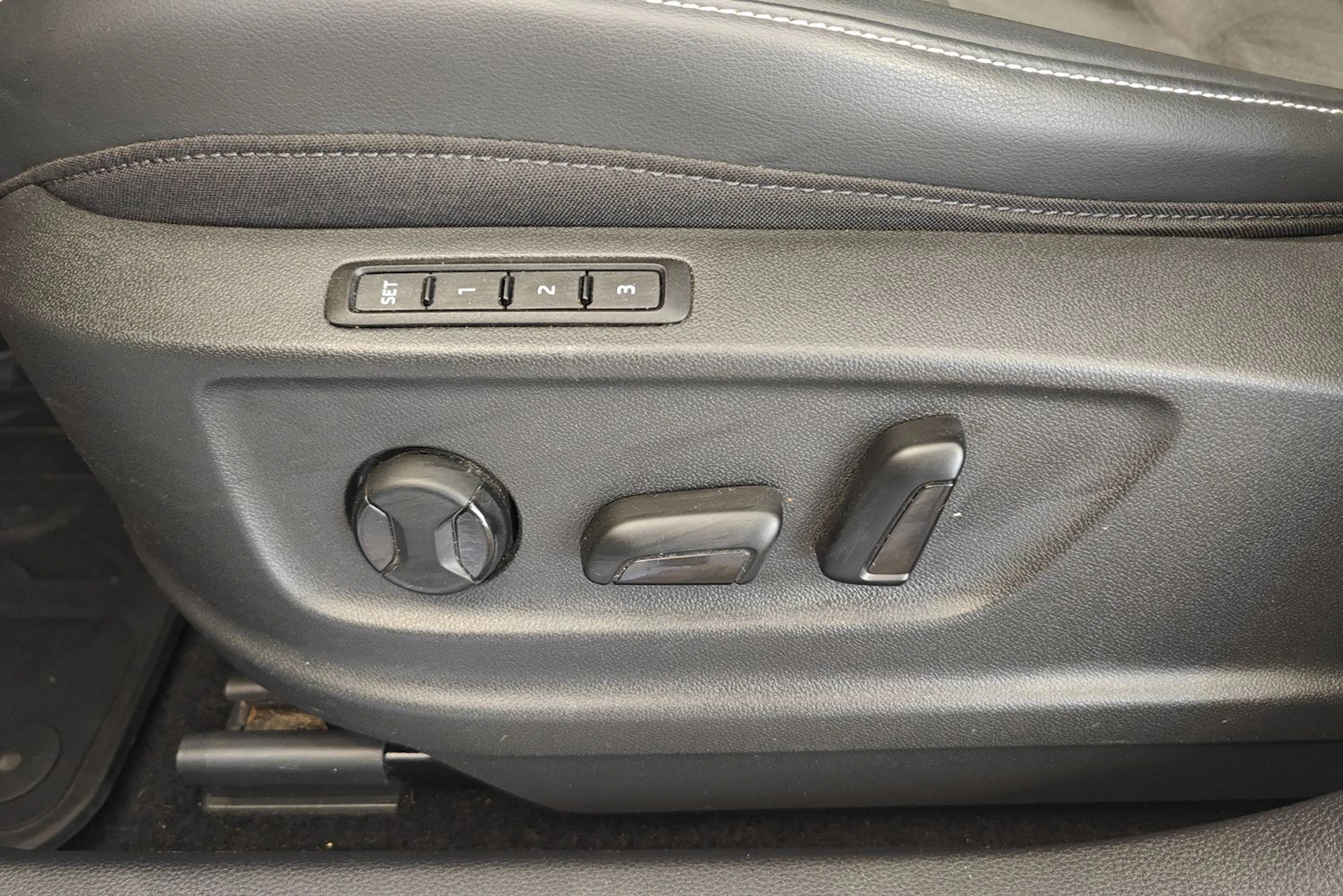 valkoinen SEAT Ateca 2020 kuva 21.