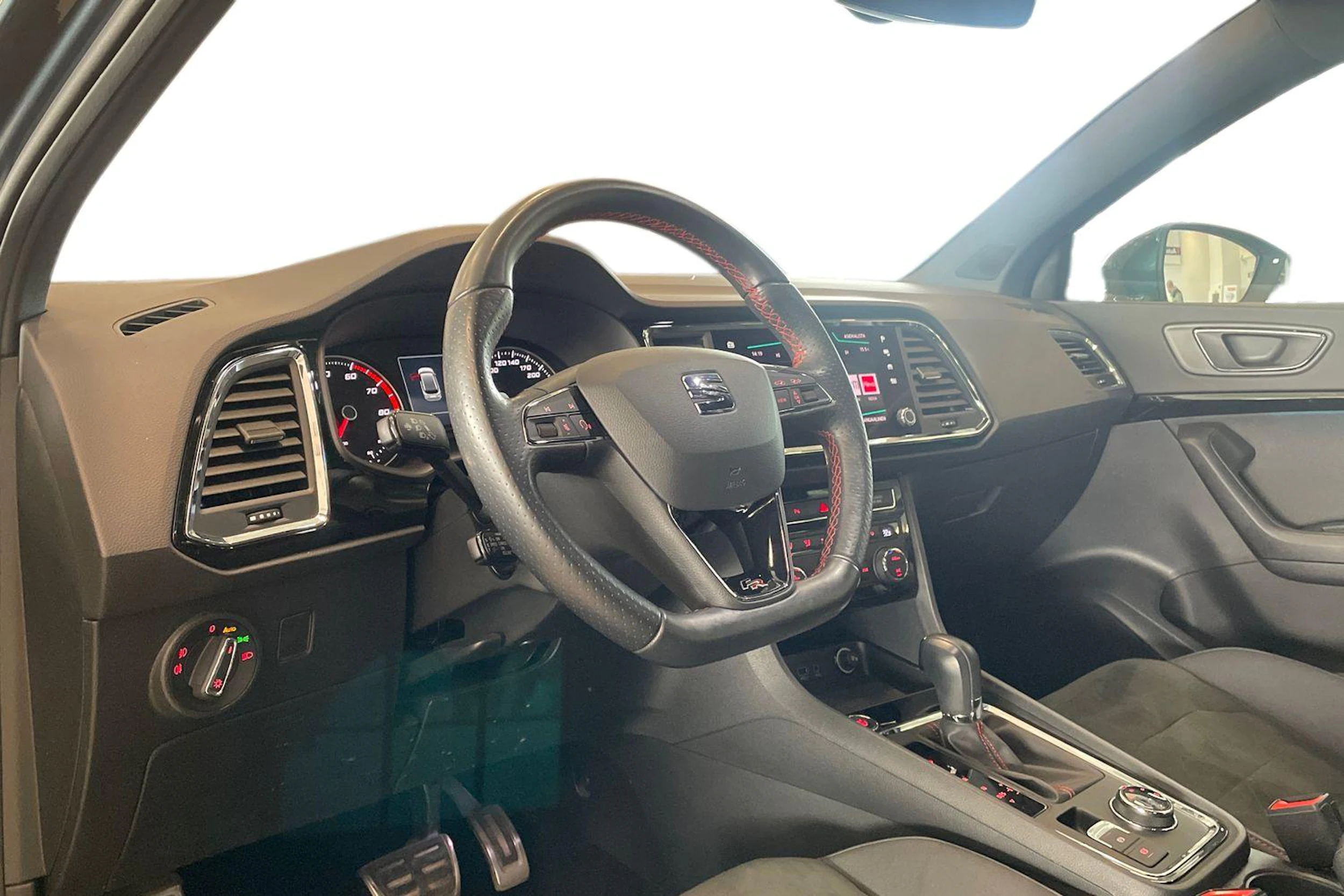 harmaa SEAT Ateca 2020 kuva 8.
