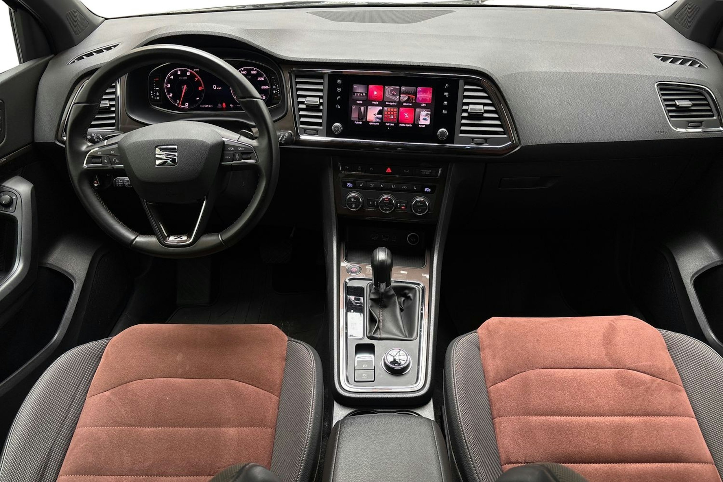 harmaa SEAT Ateca 2020 kuva 9.