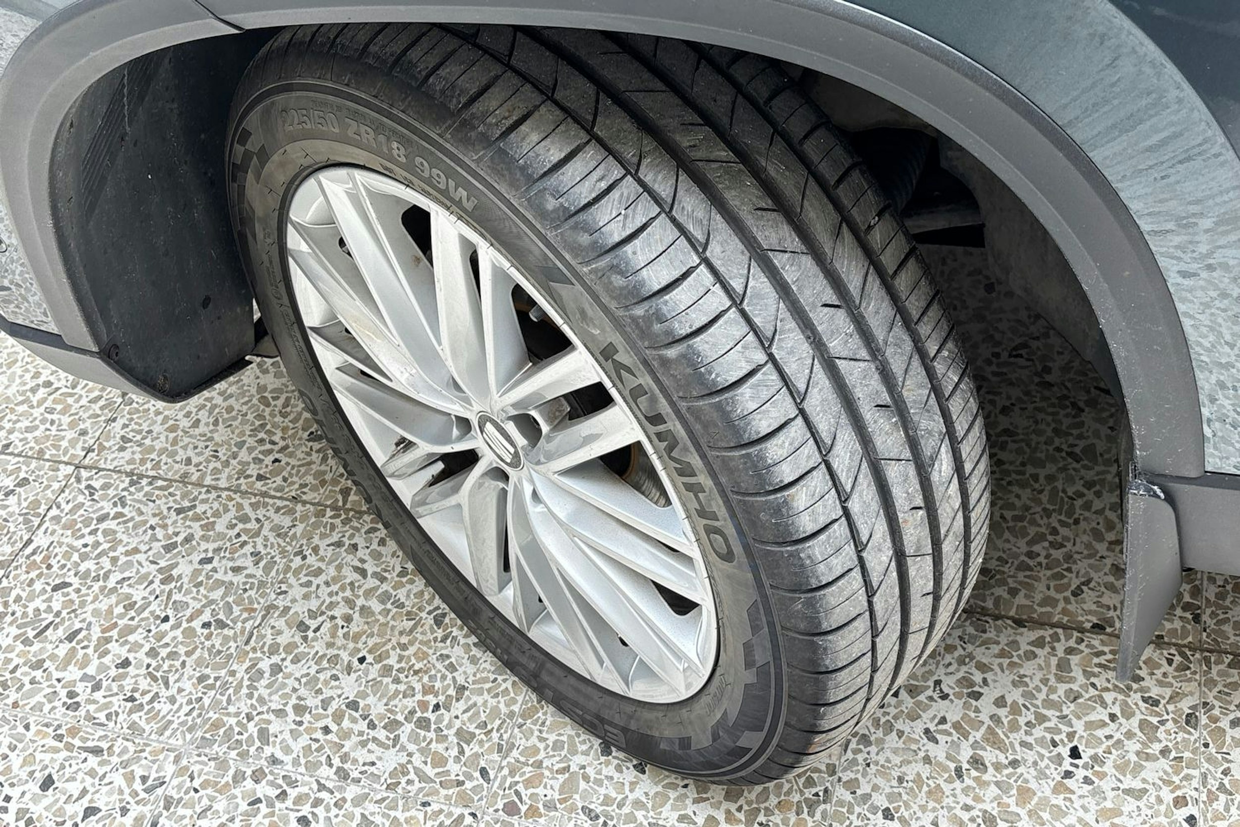 harmaa SEAT Ateca 2020 kuva 13.
