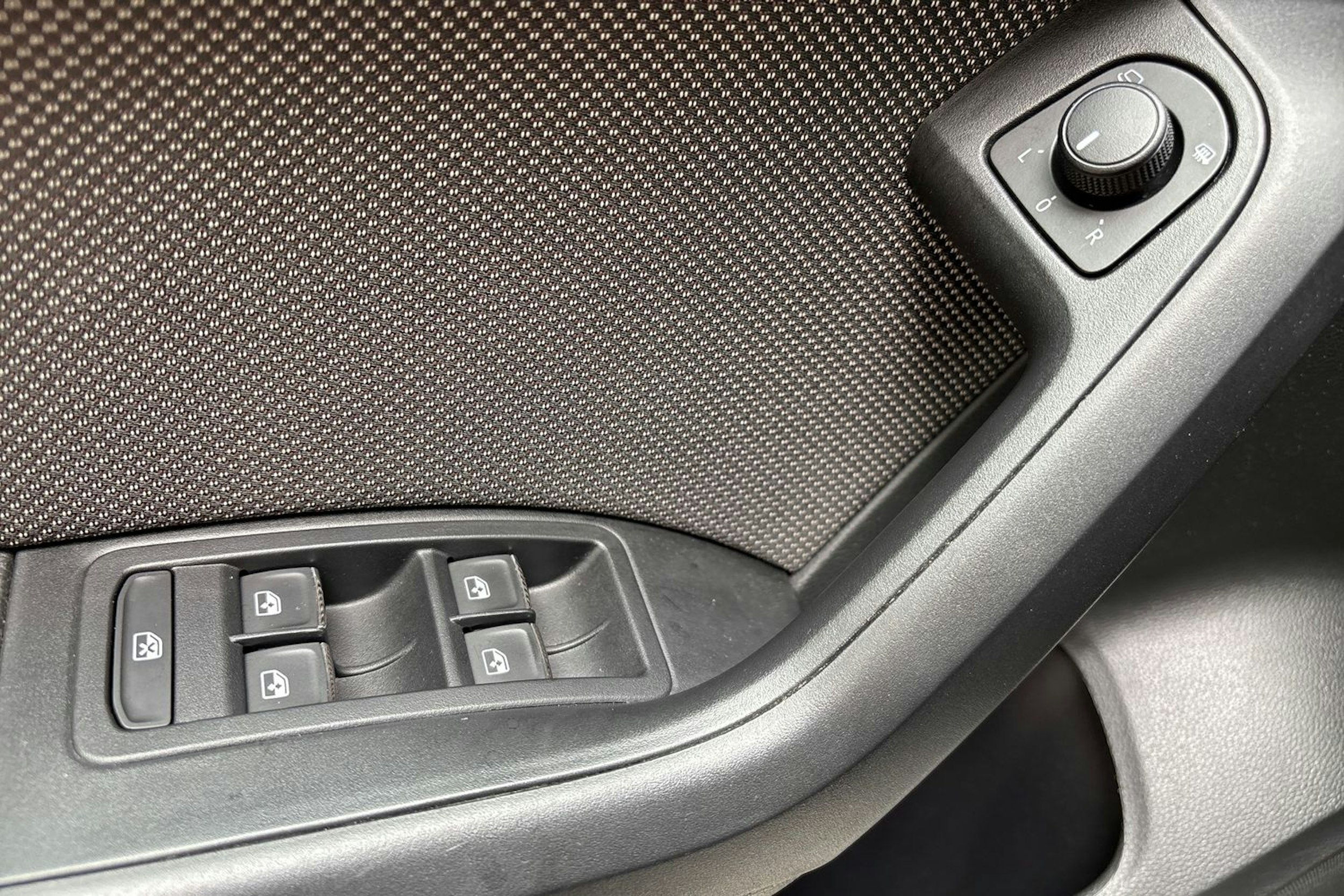 harmaa SEAT Ateca 2020 kuva 17.